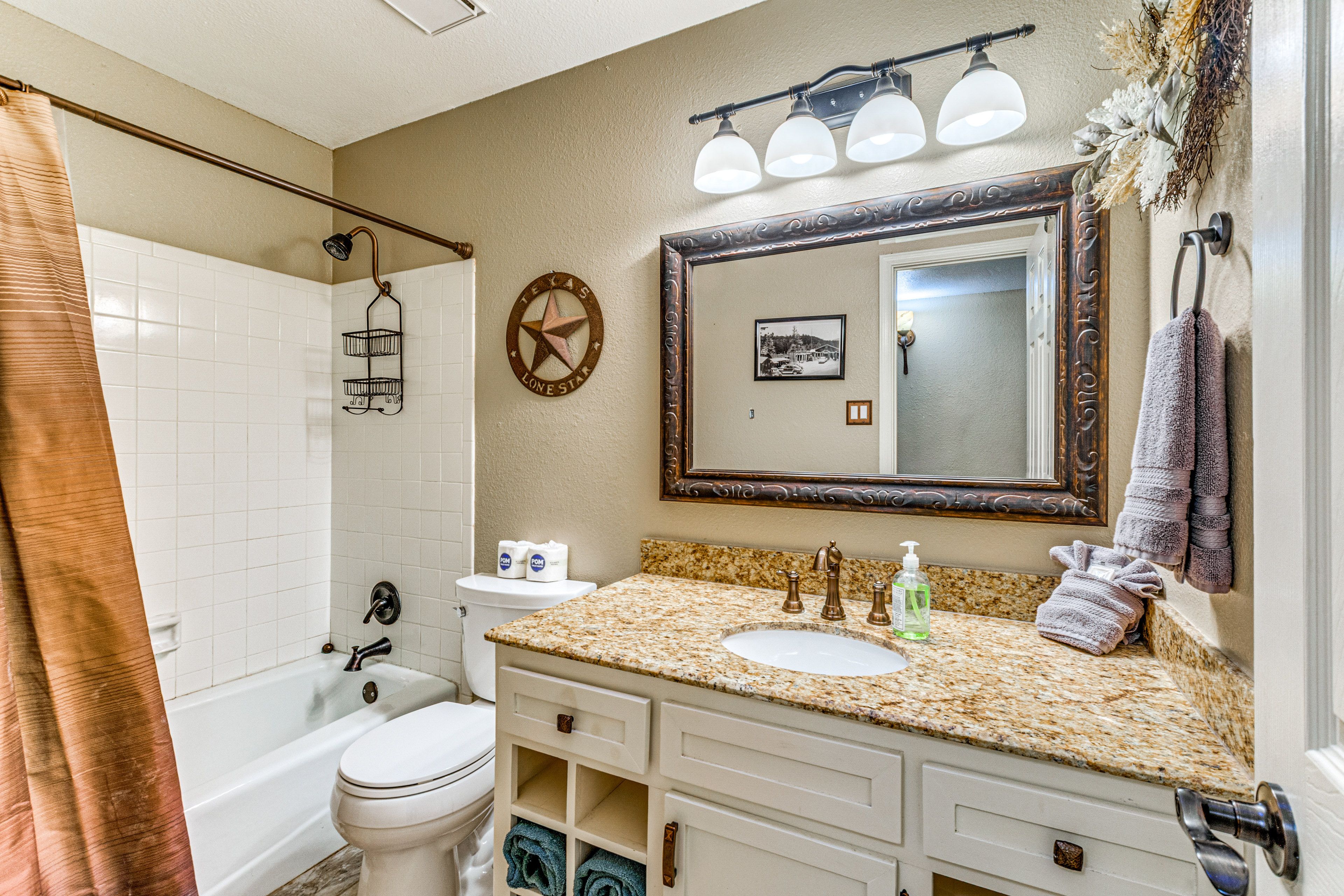 Bathroom | Main Level