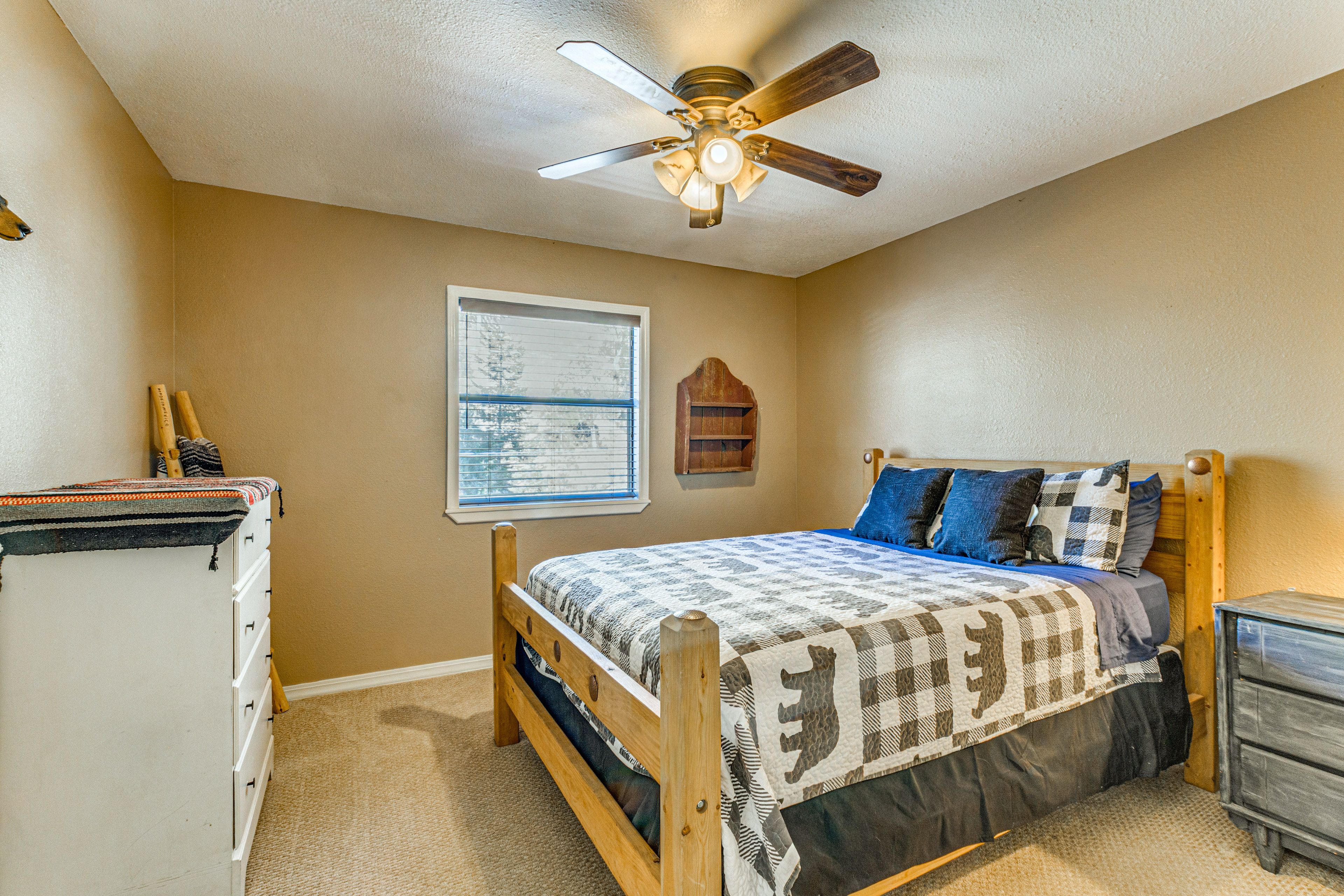 Bedroom 1 | Queen Bed | Main Level