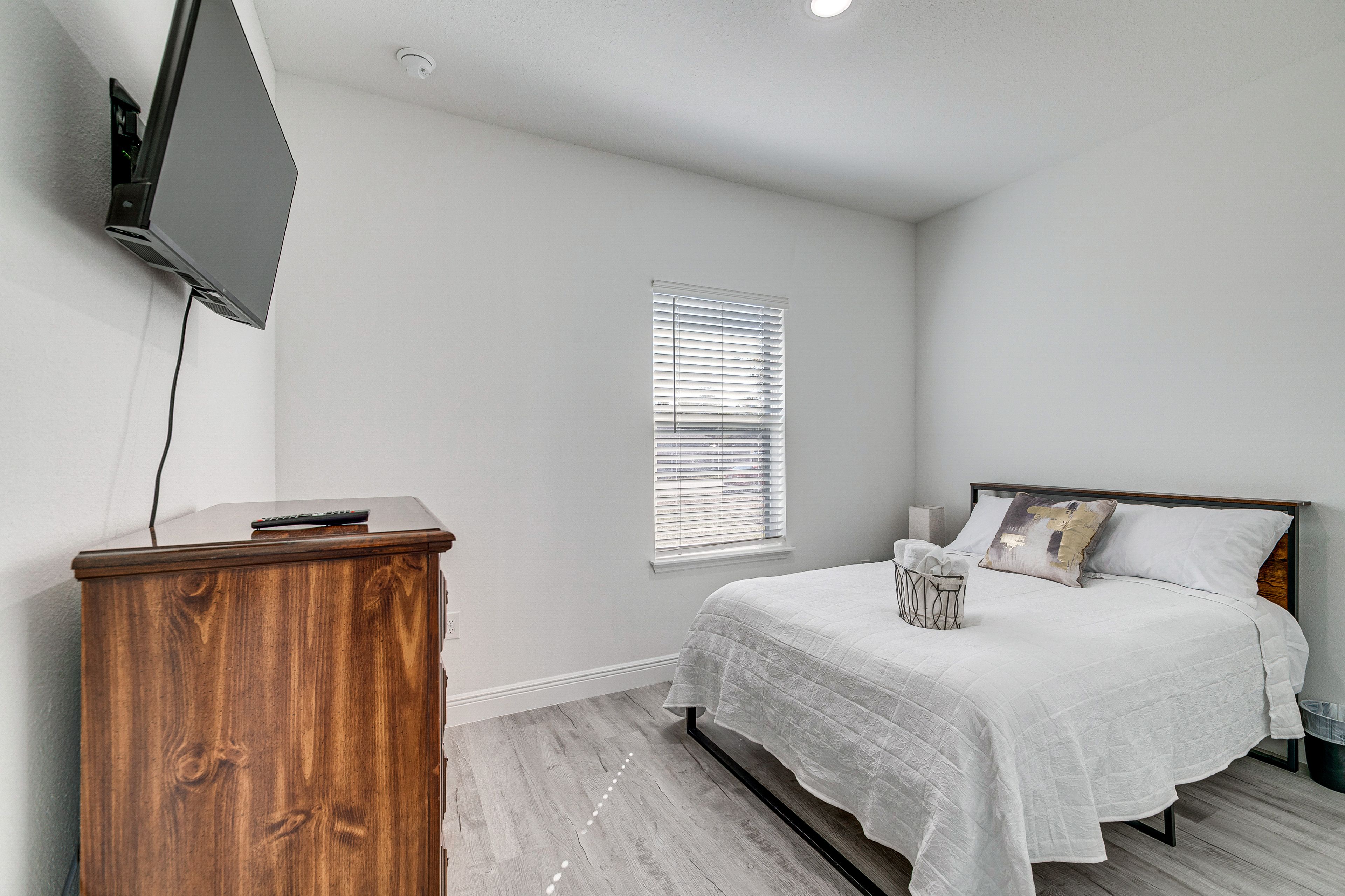 Bedroom 1 | Full Bed