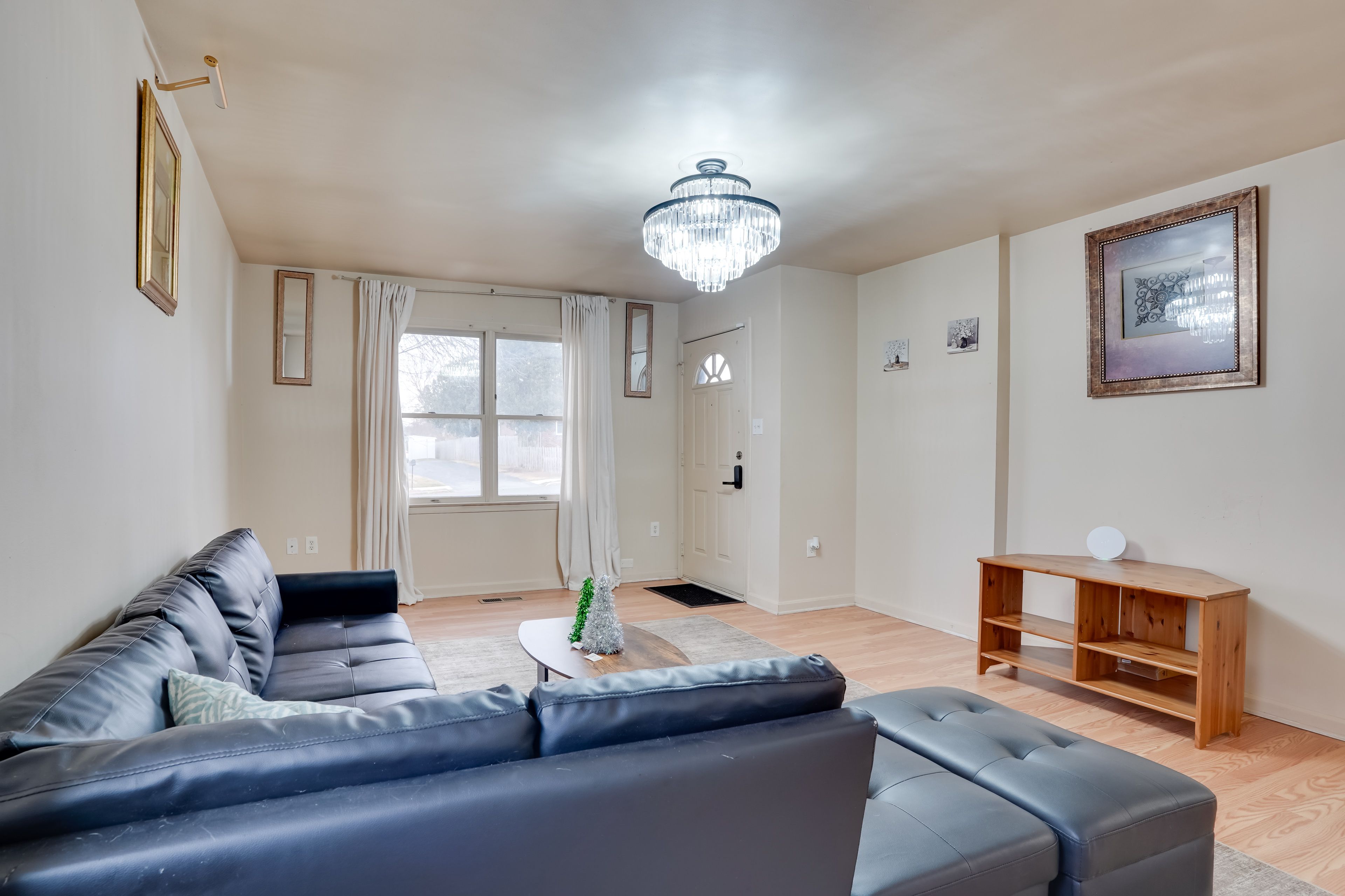 Living Room | Central A/C | Free WiFi