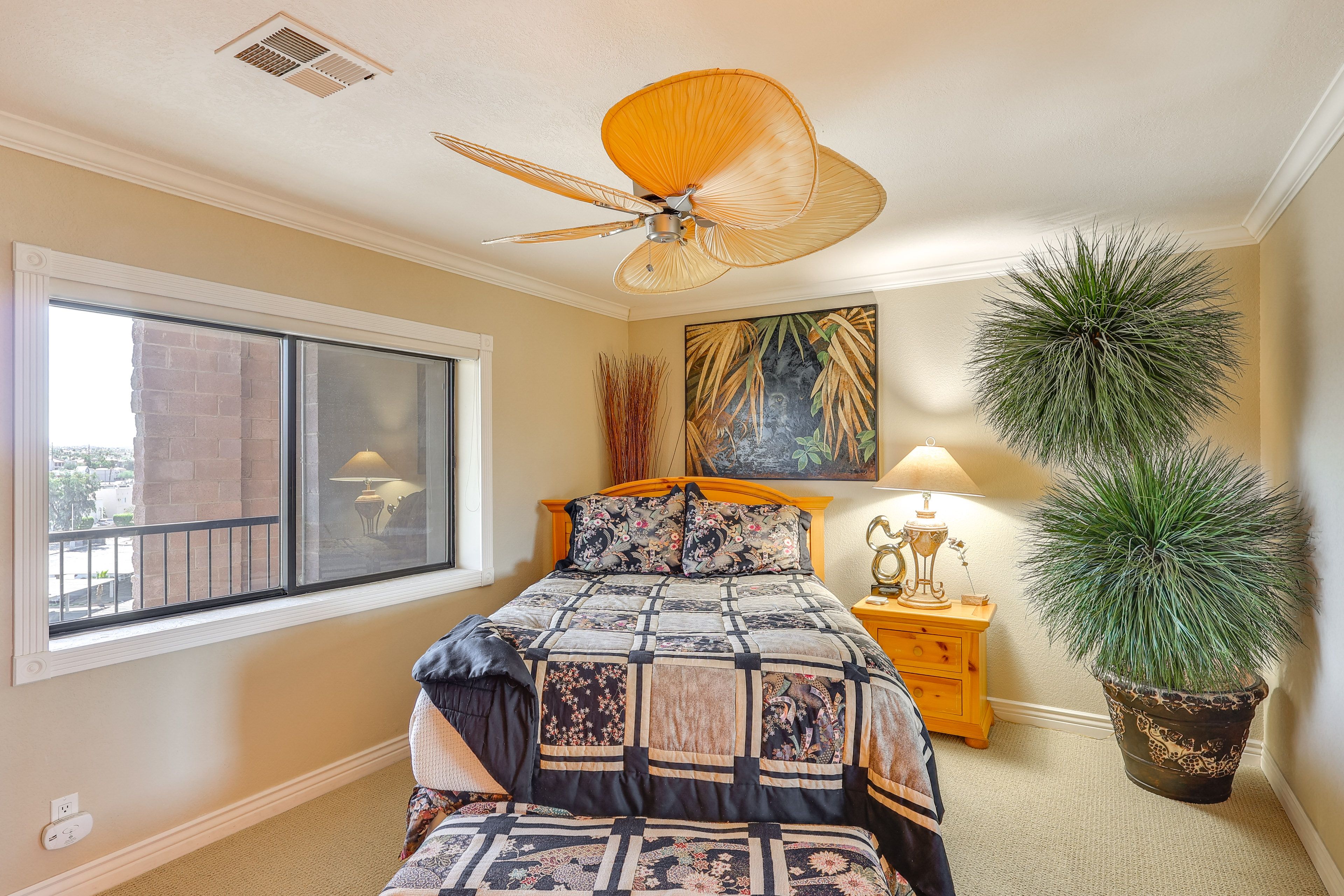 Bedroom 1 | Queen Bed