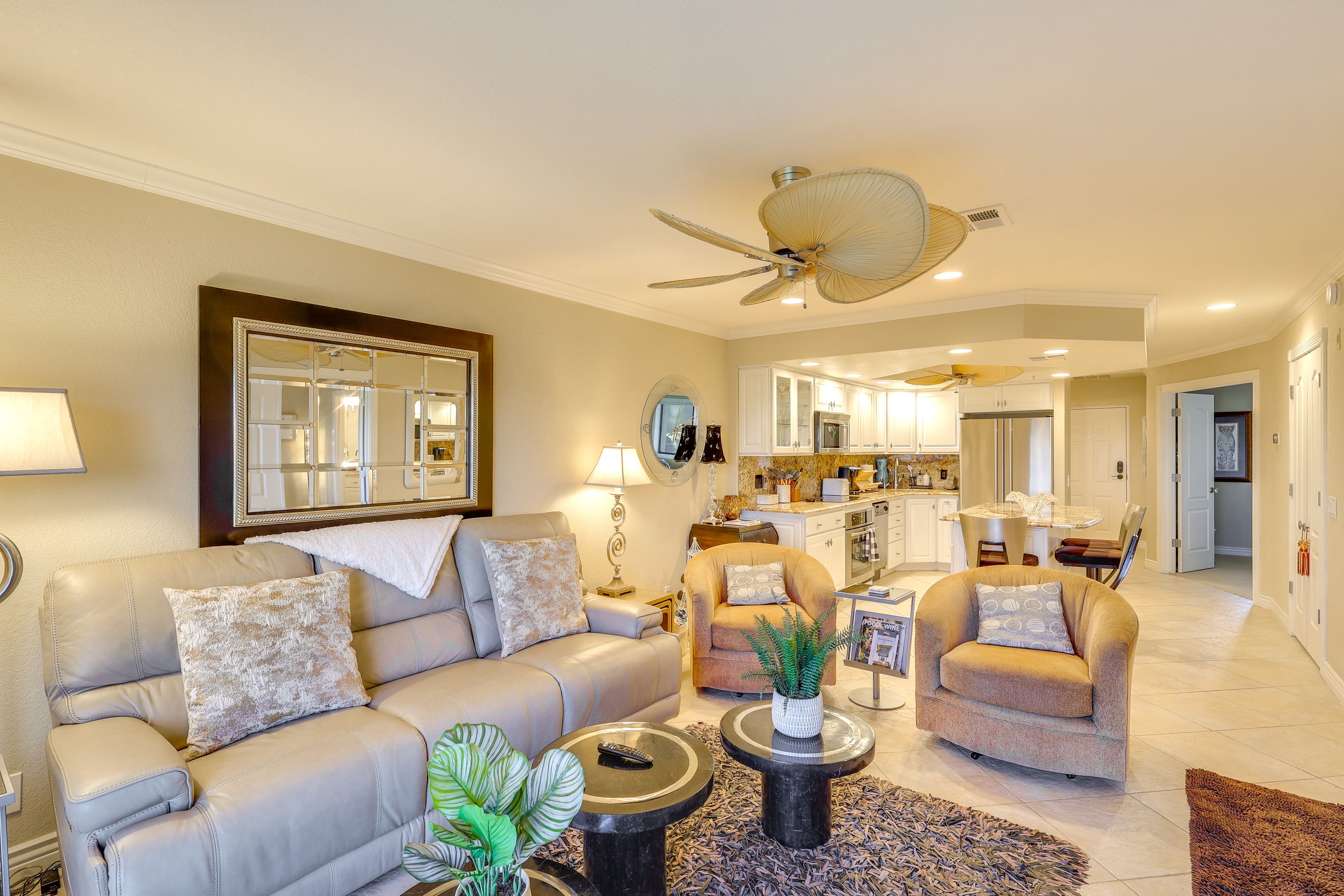 Interior | Full Kitchen