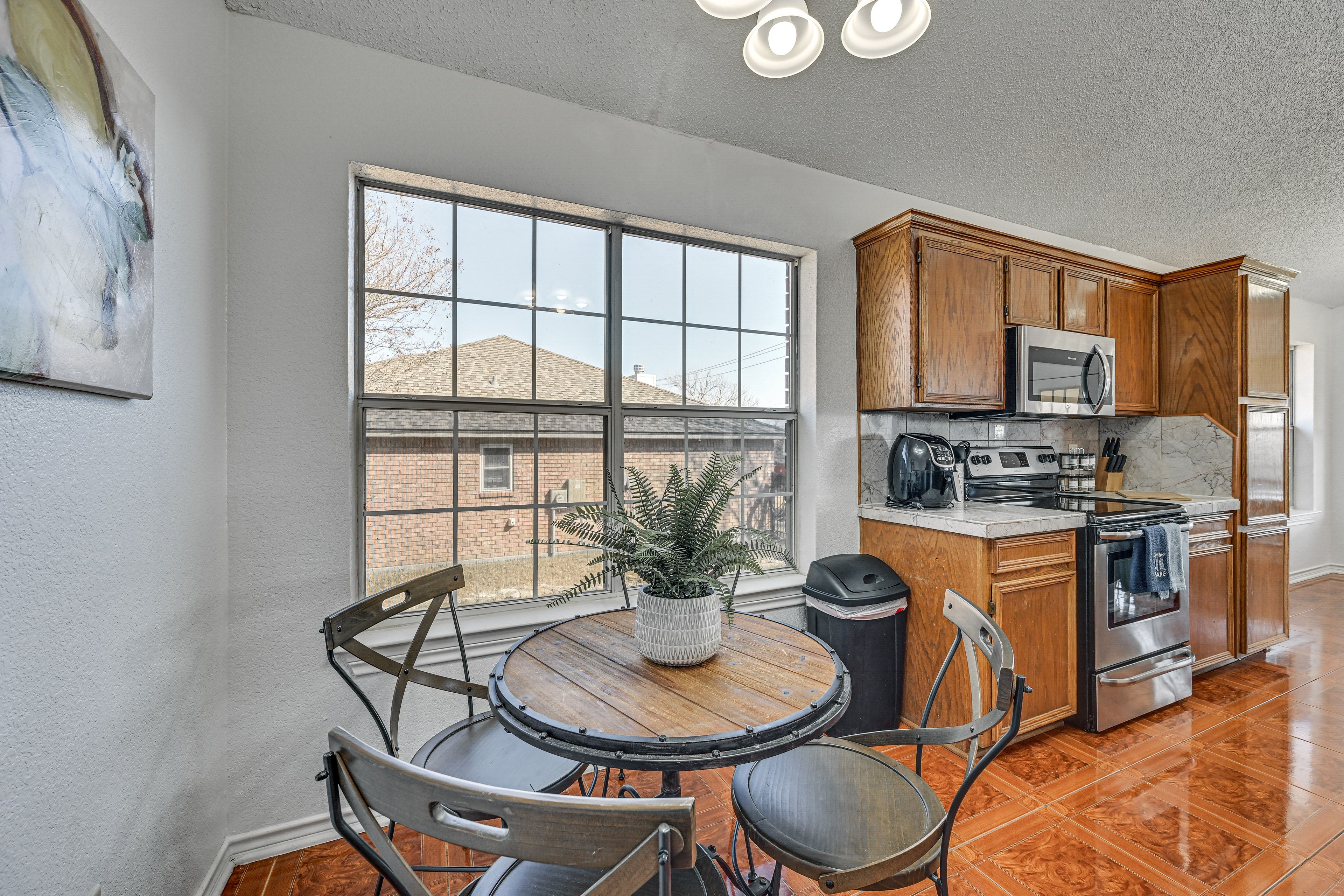 Eat-In Kitchen