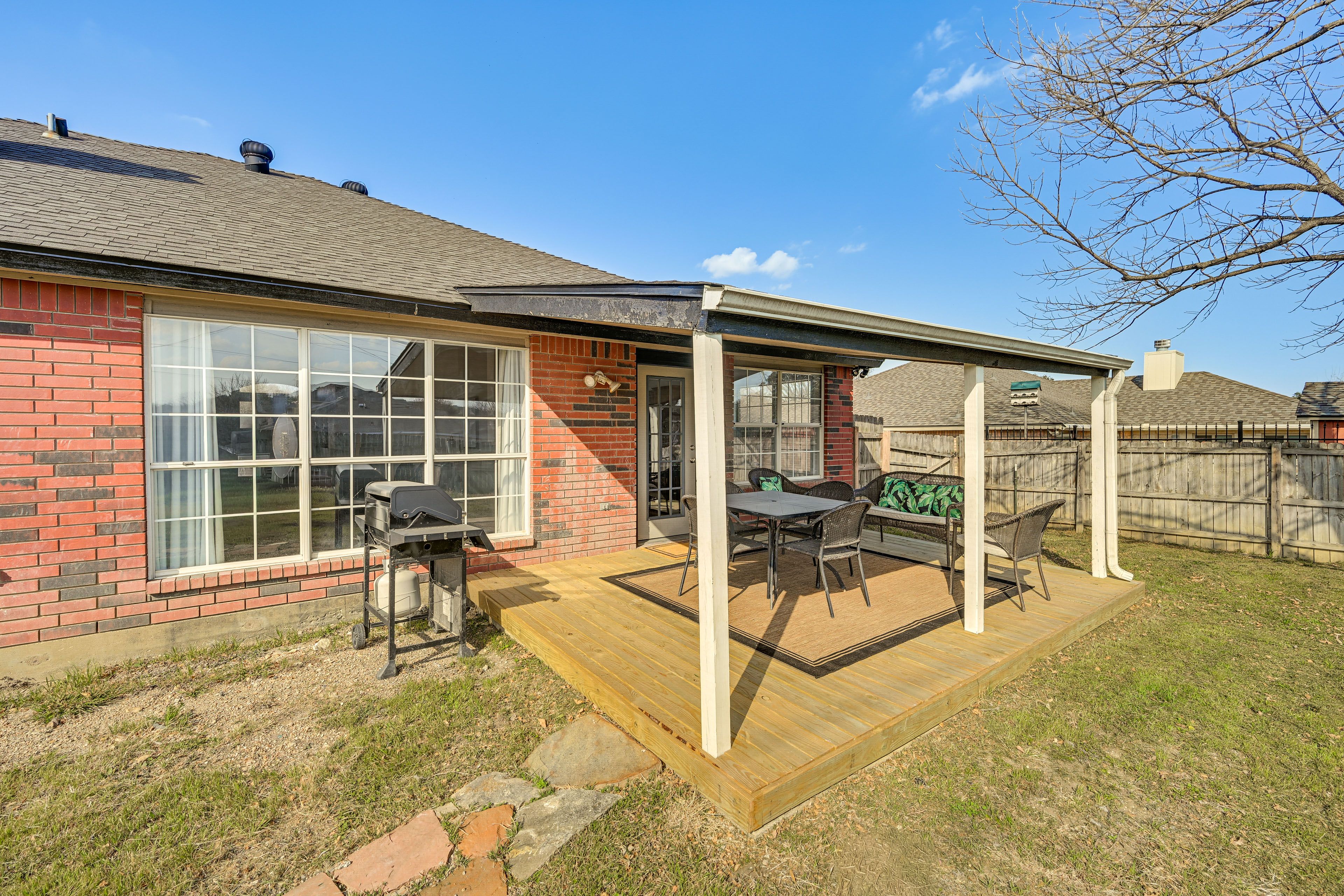 Private Backyard | Deck w/ Outdoor Dining | Gas Grill