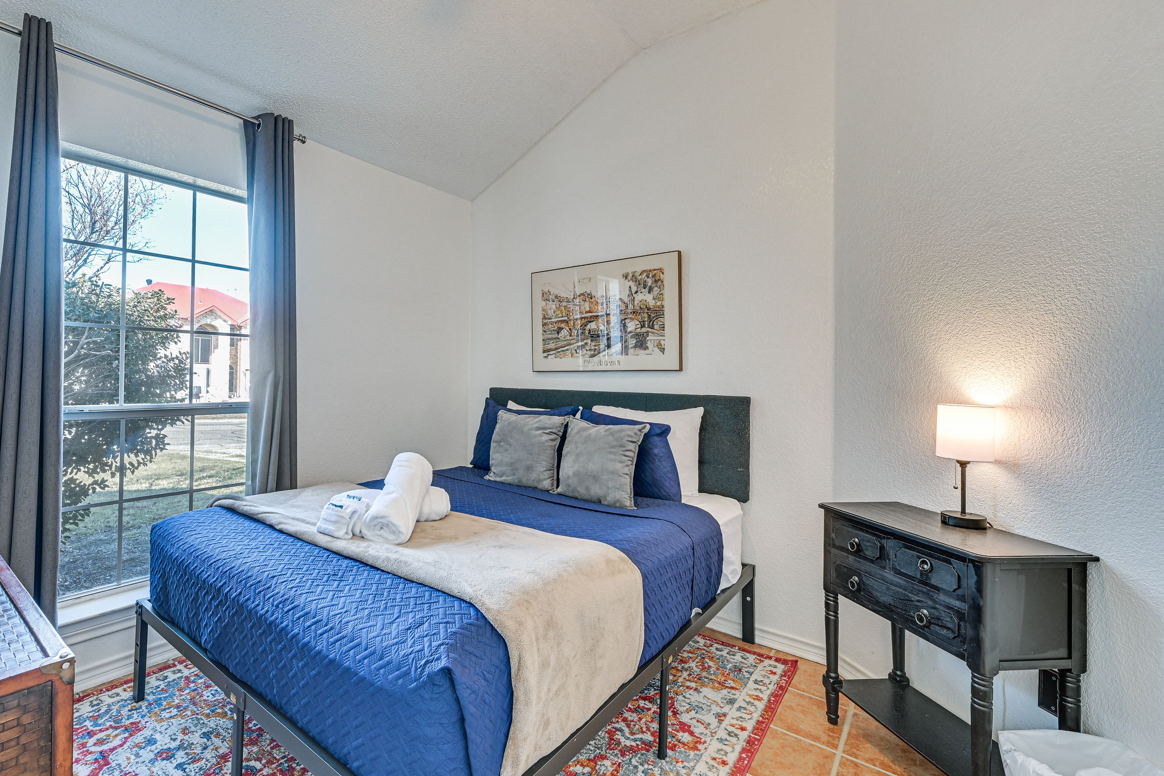 Bedroom 3 | Queen Bed
