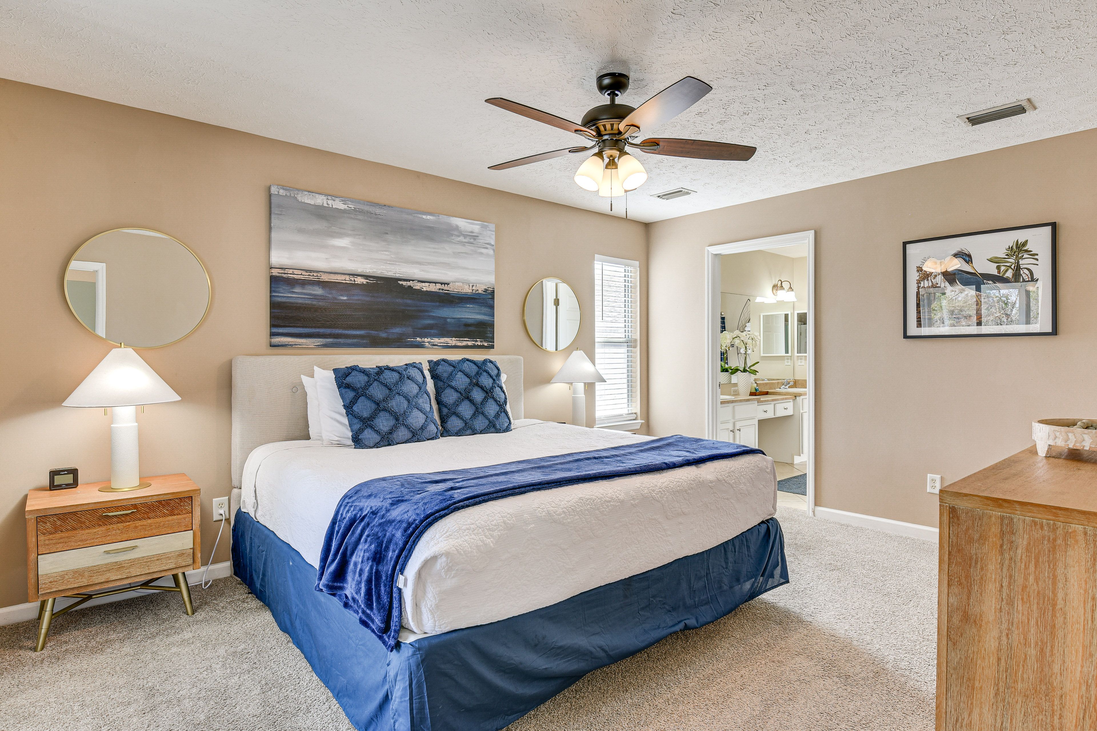 Bedroom 1 | King Bed