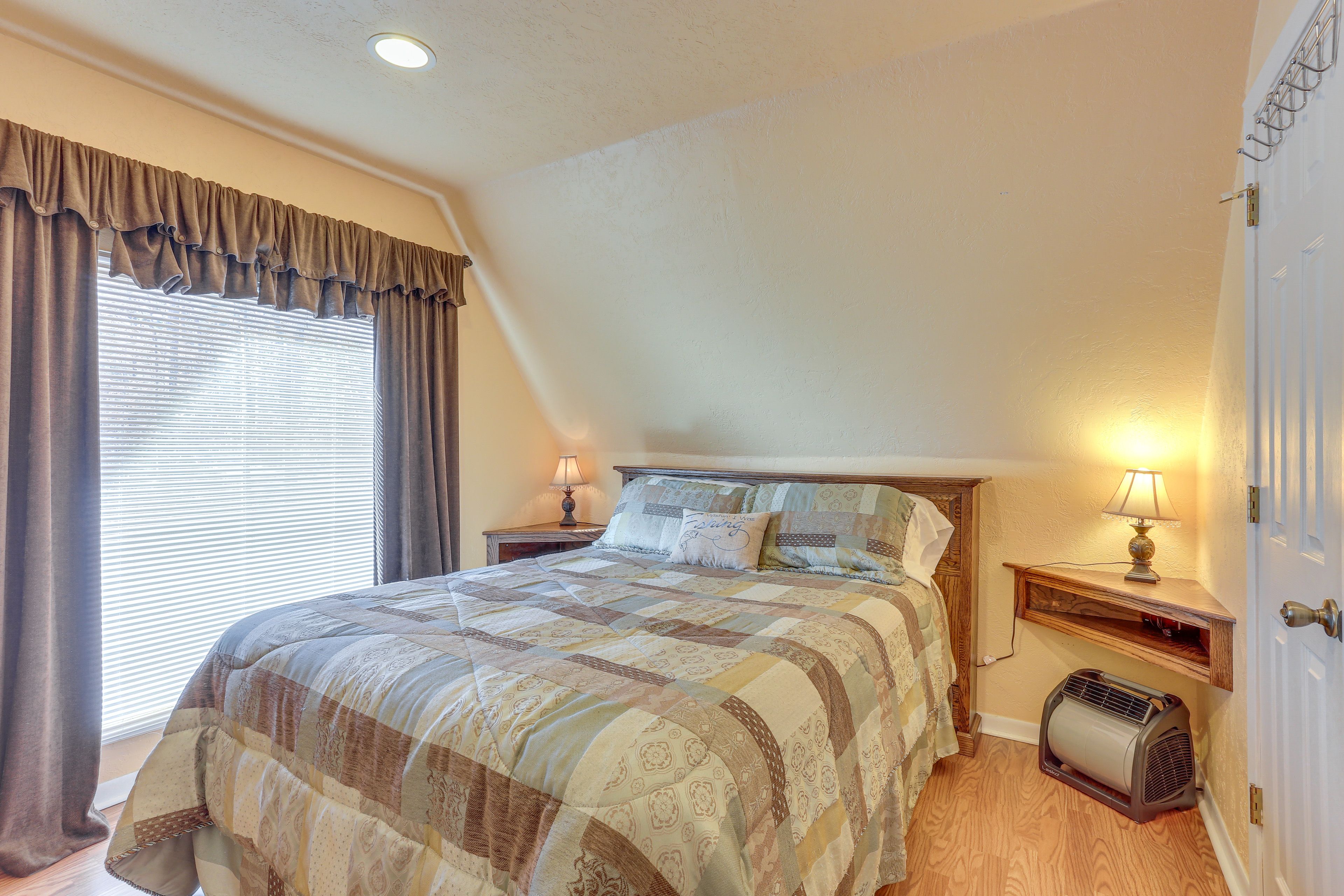 Bedroom 2 | Queen Bed | 2nd Floor