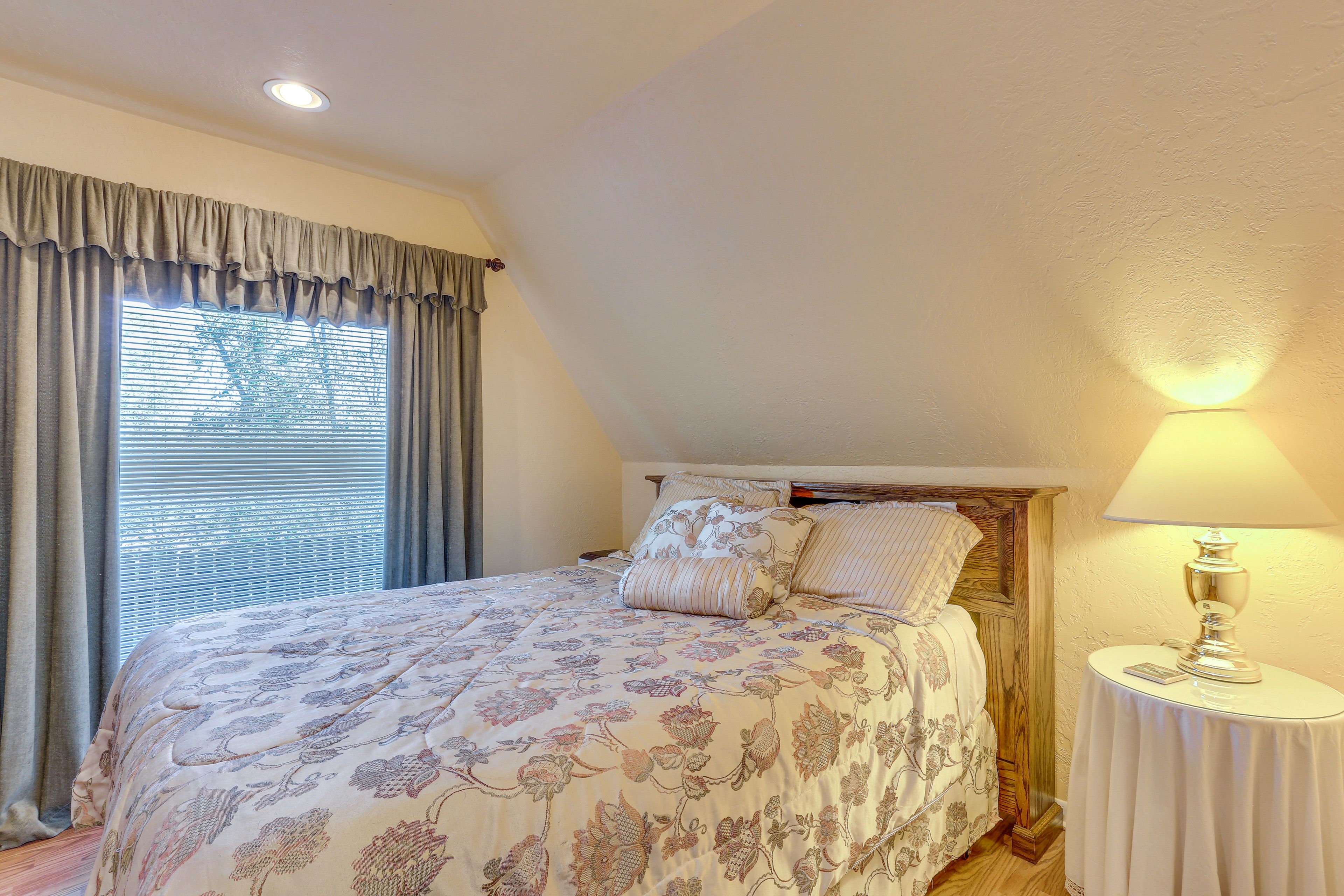 Bedroom 3 | Queen Bed | 2nd Floor