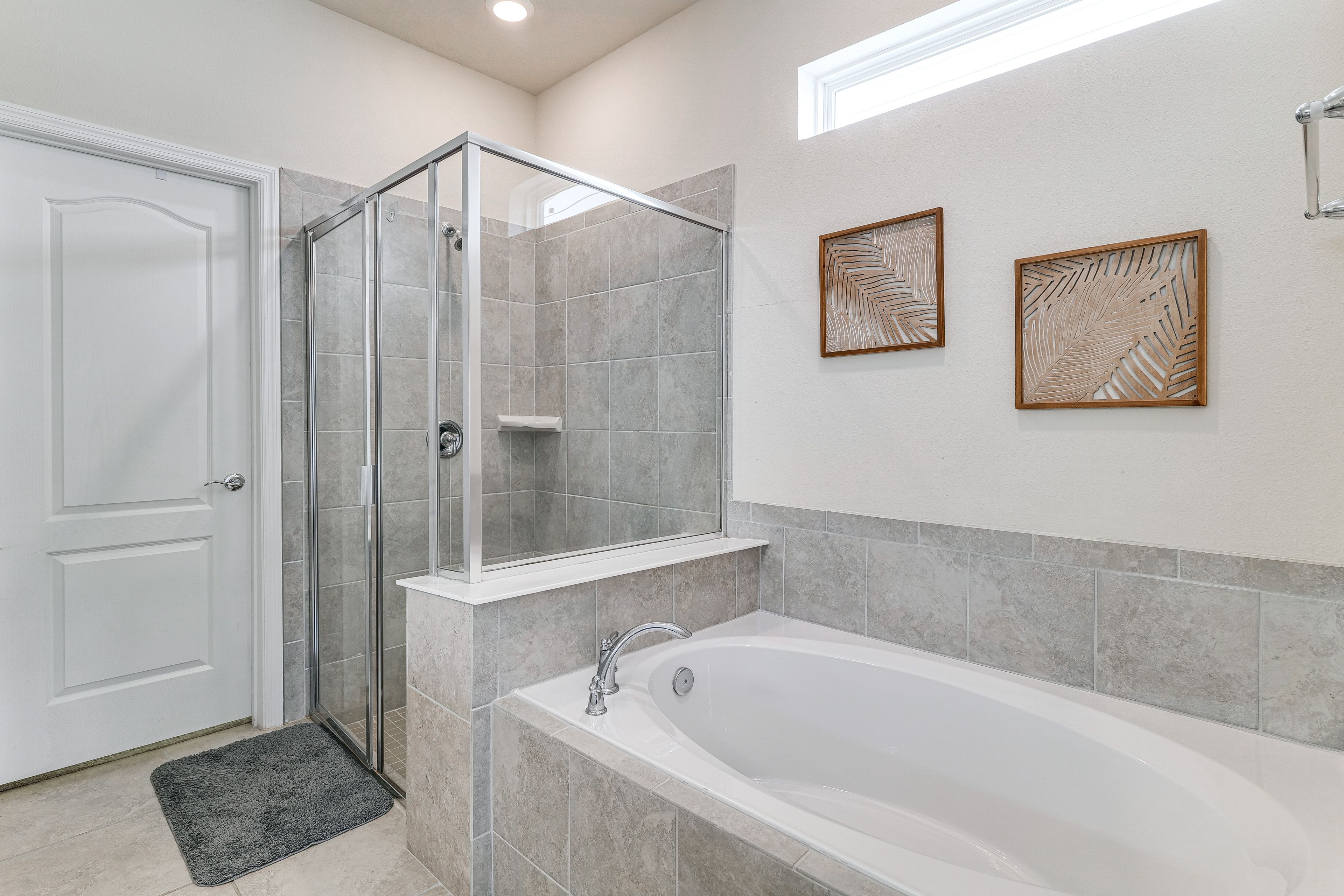 Full Bathroom | 1st Floor