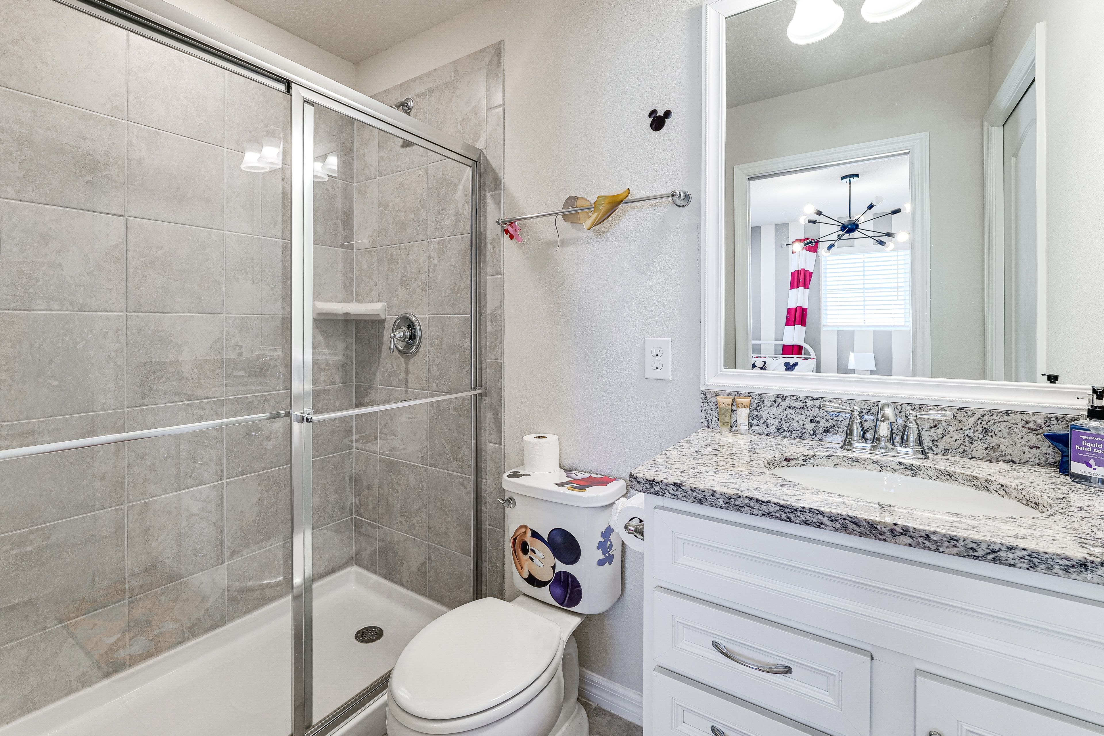 Full Bathroom | 2nd Floor