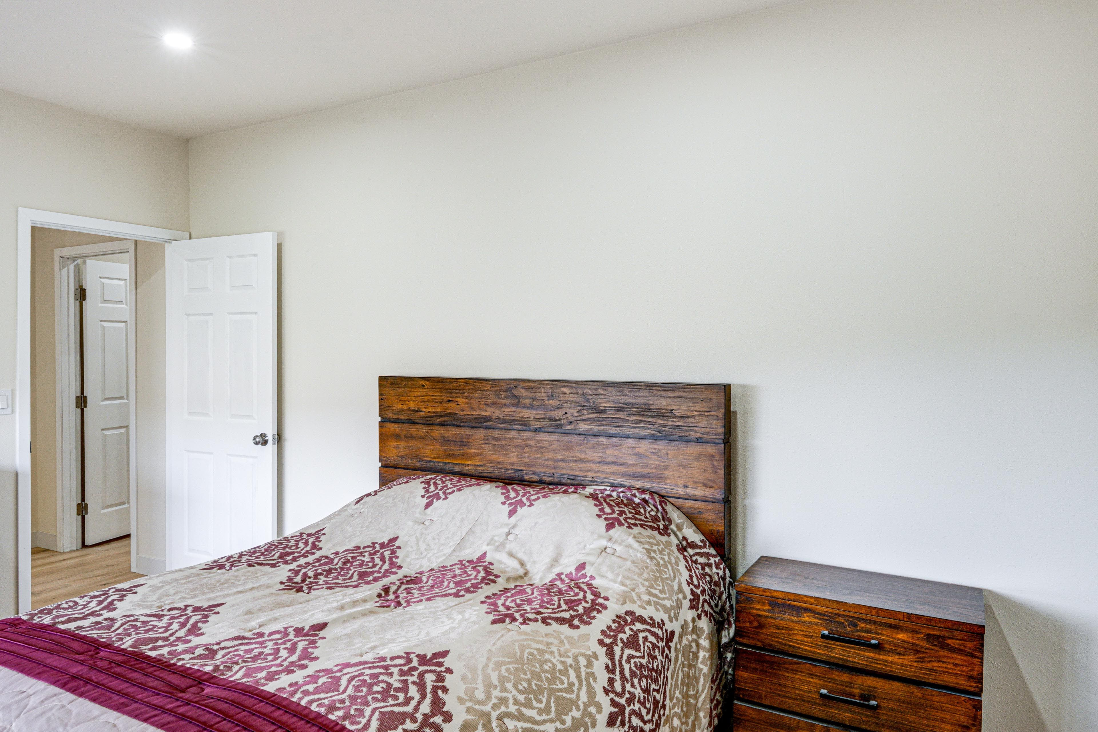 Bedroom 5 | Queen Bed | Lower Level