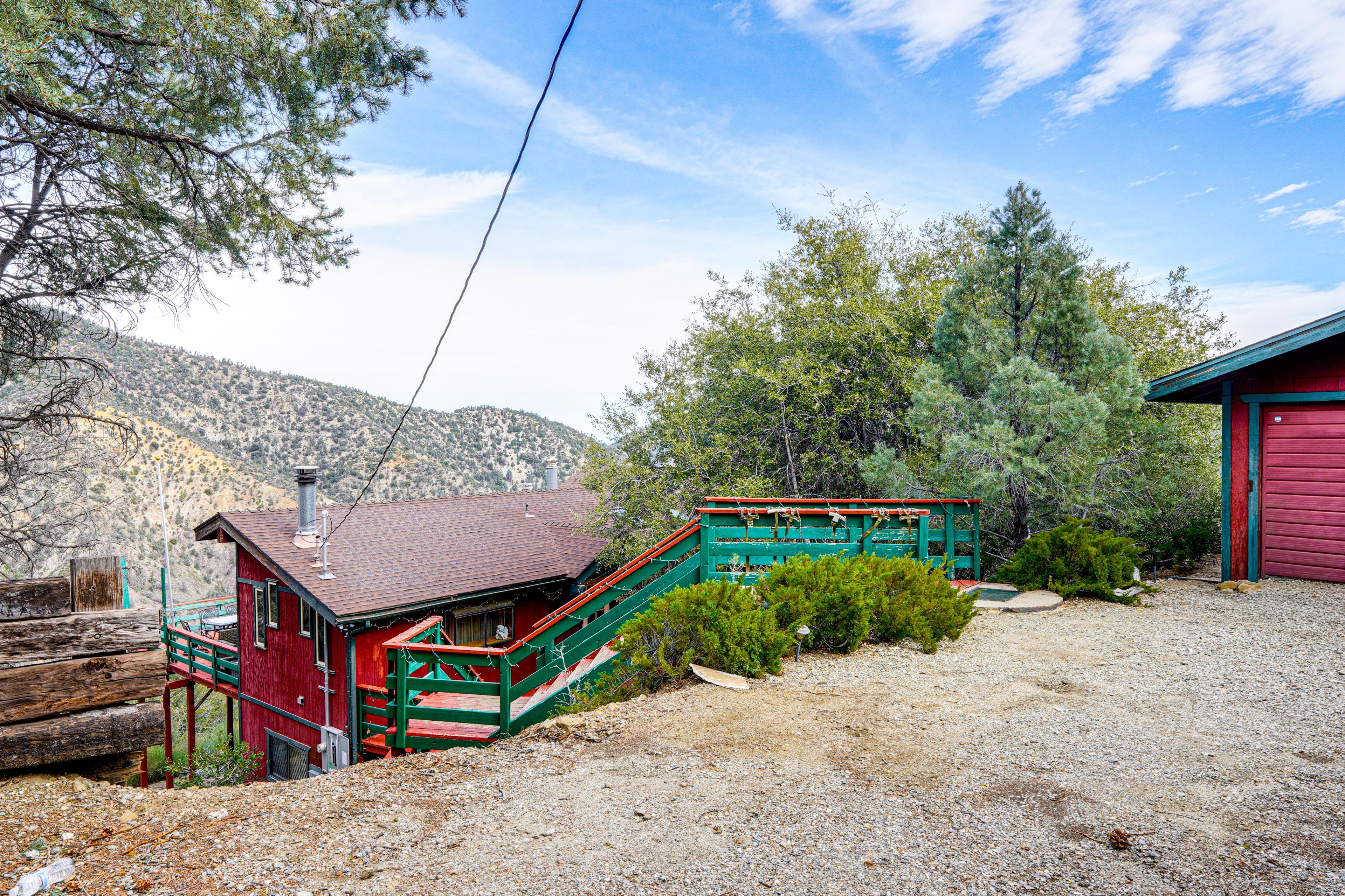 Parking | Driveway (7 Vehicles)