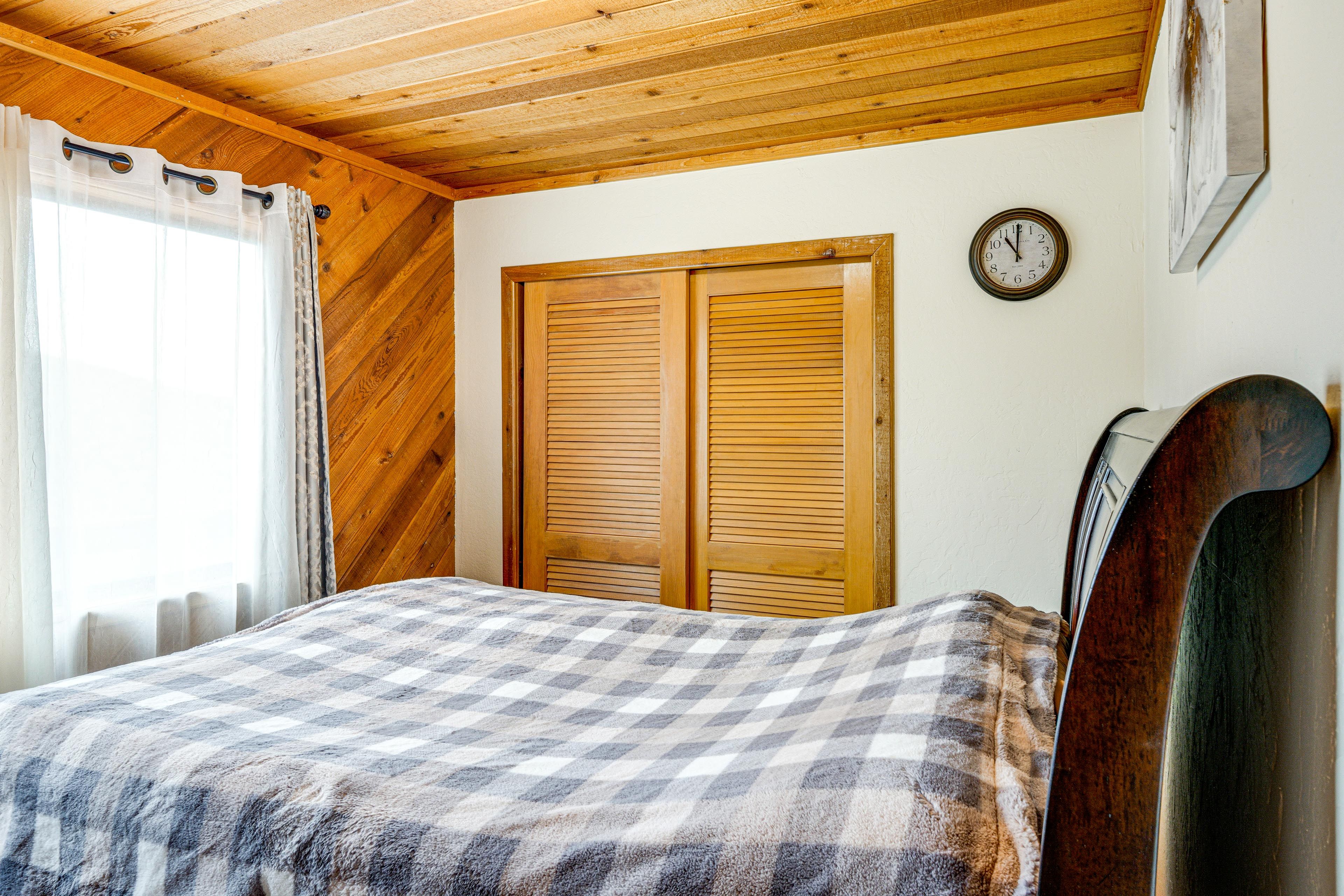 Bedroom 1 | Queen Bed | Main Level