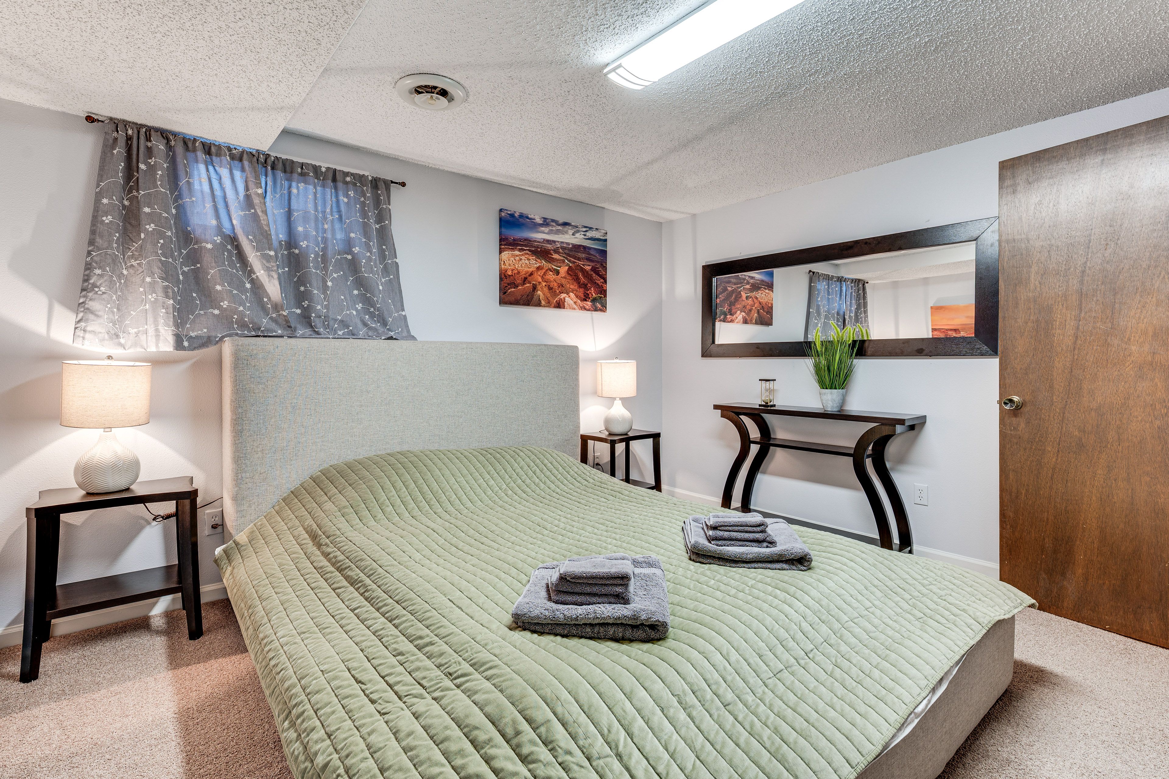 Bedroom 2 | Queen Bed