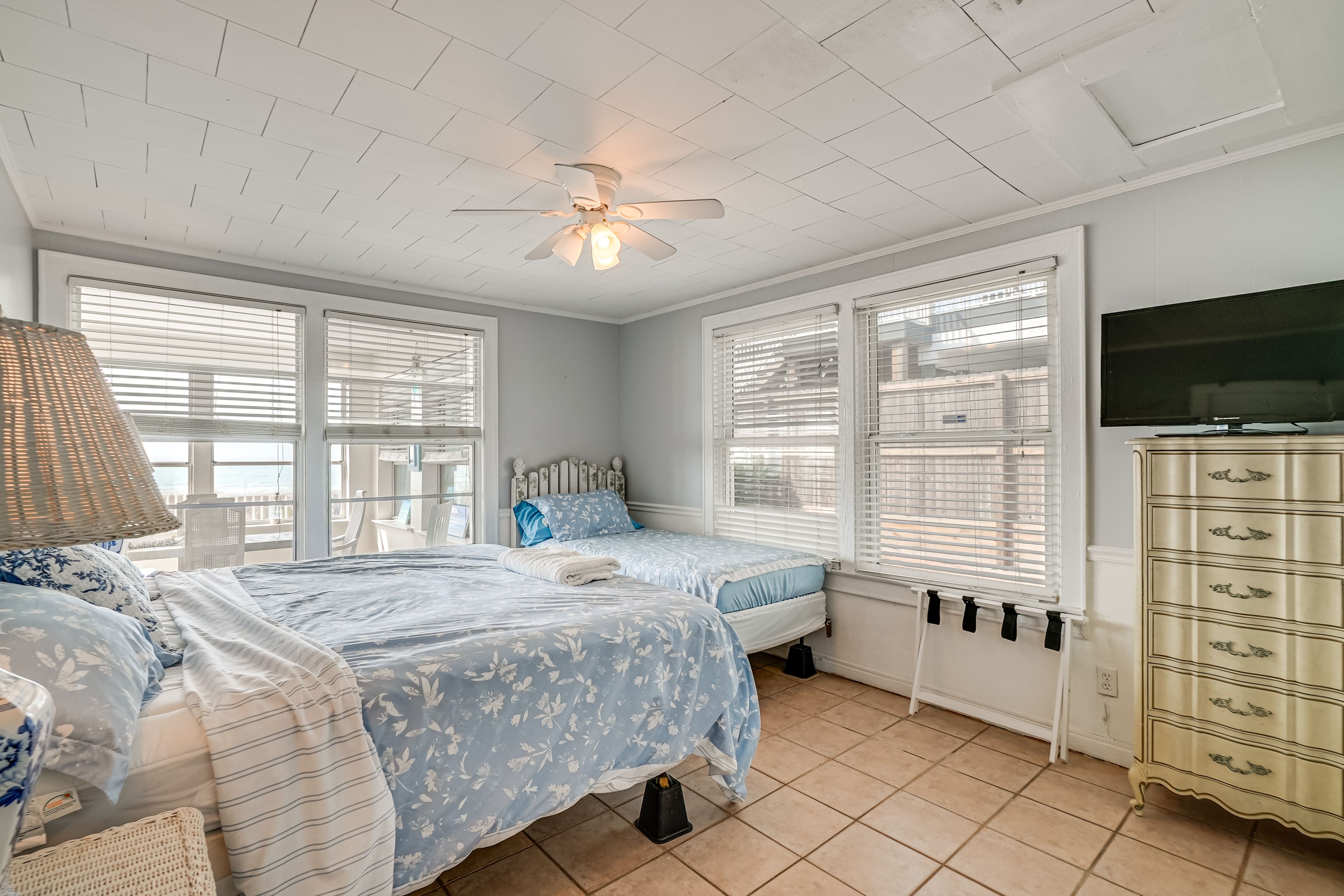 Bedroom 3 | King Bed | Twin Bed