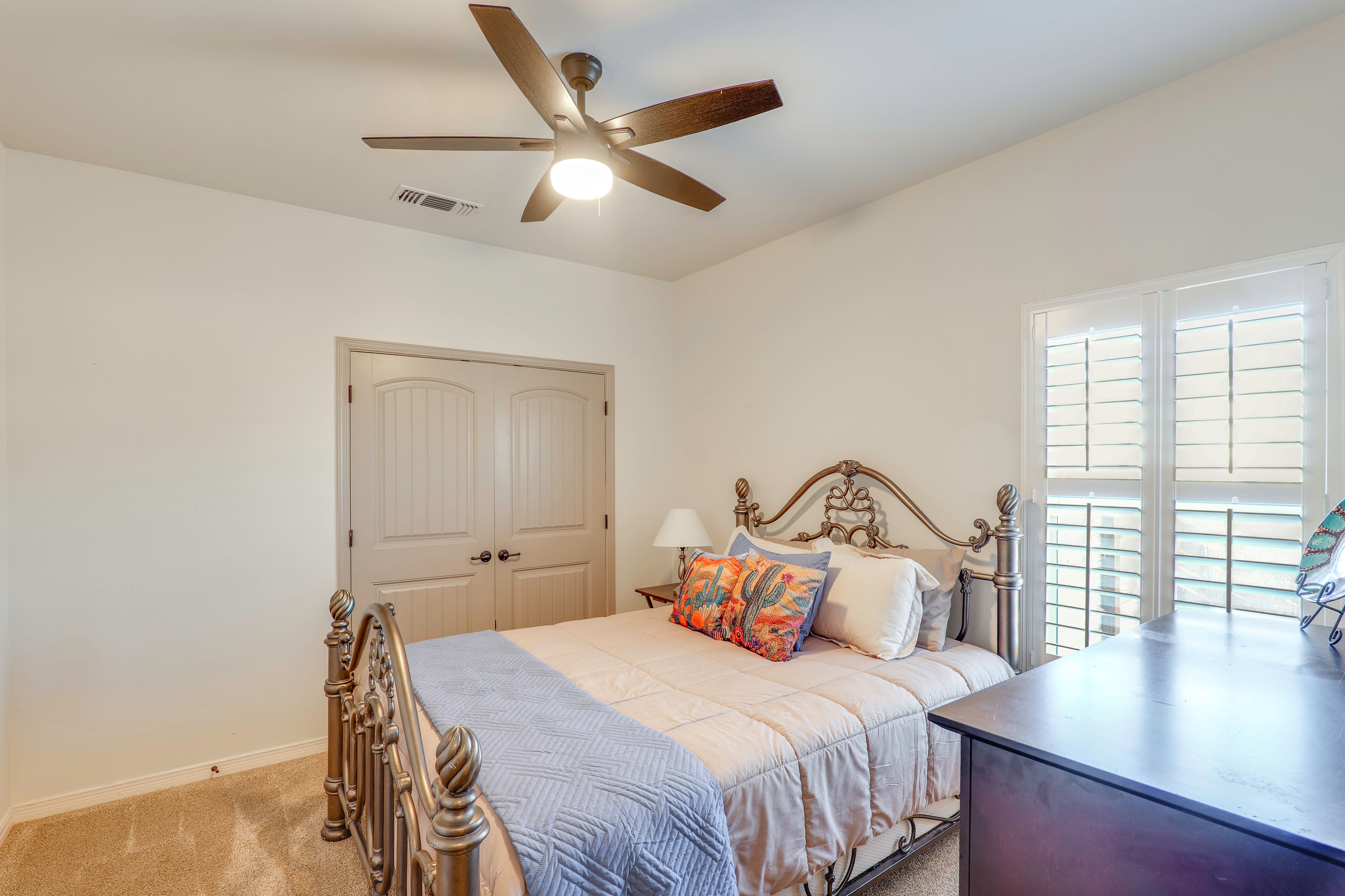 Bedroom 3 | Queen Bed