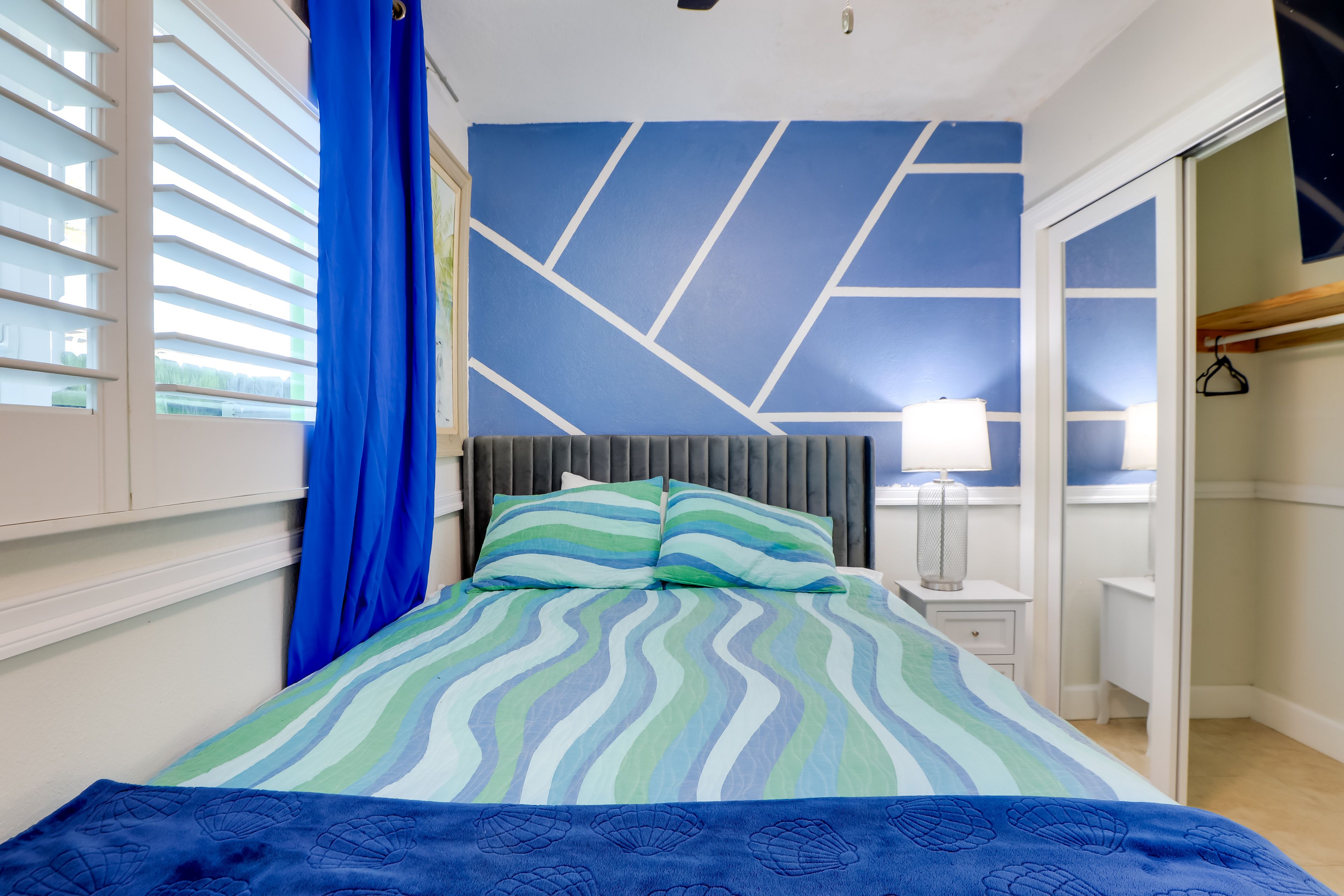 Bedroom 2 | Queen Bed