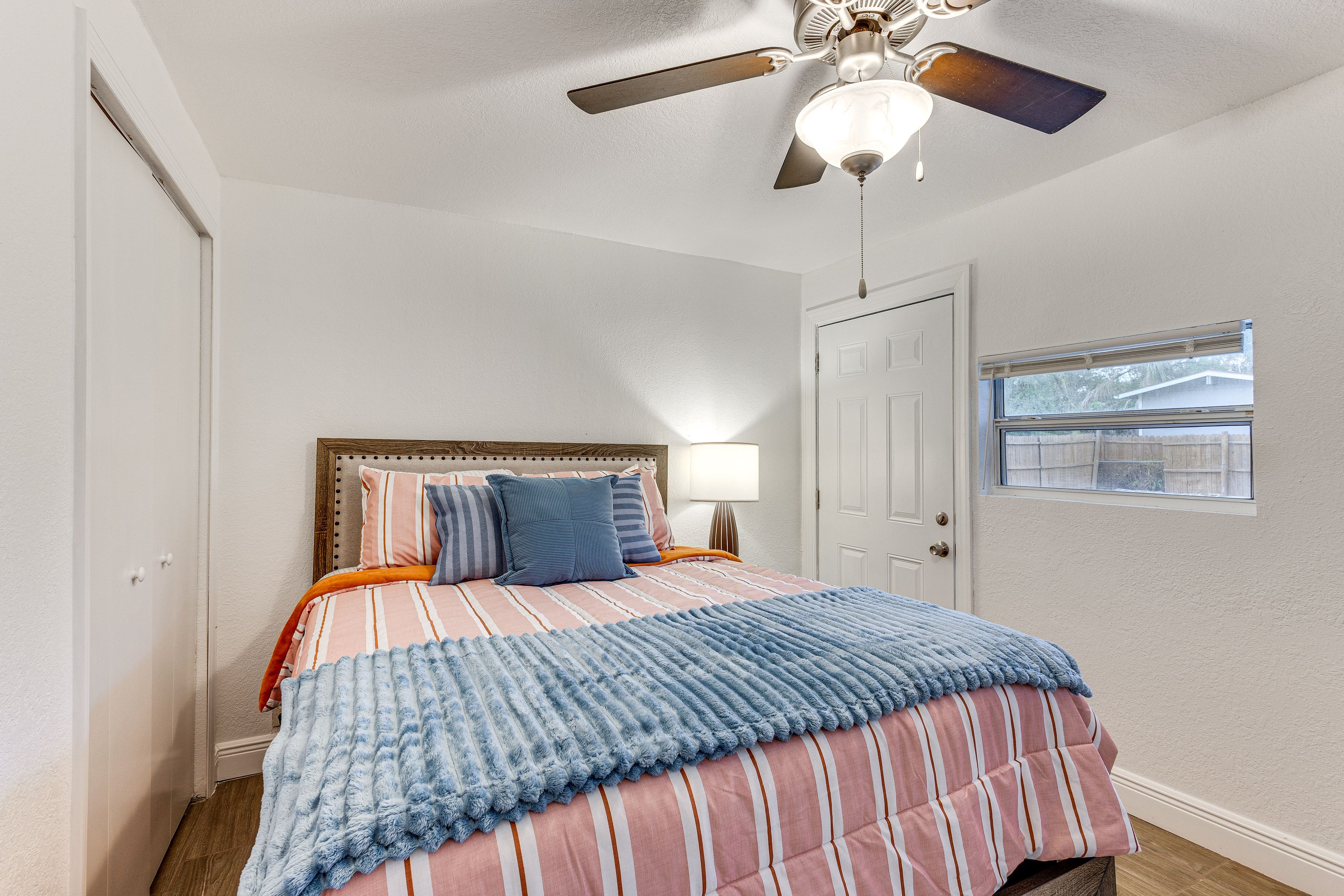 Bedroom 1 | Queen Bed