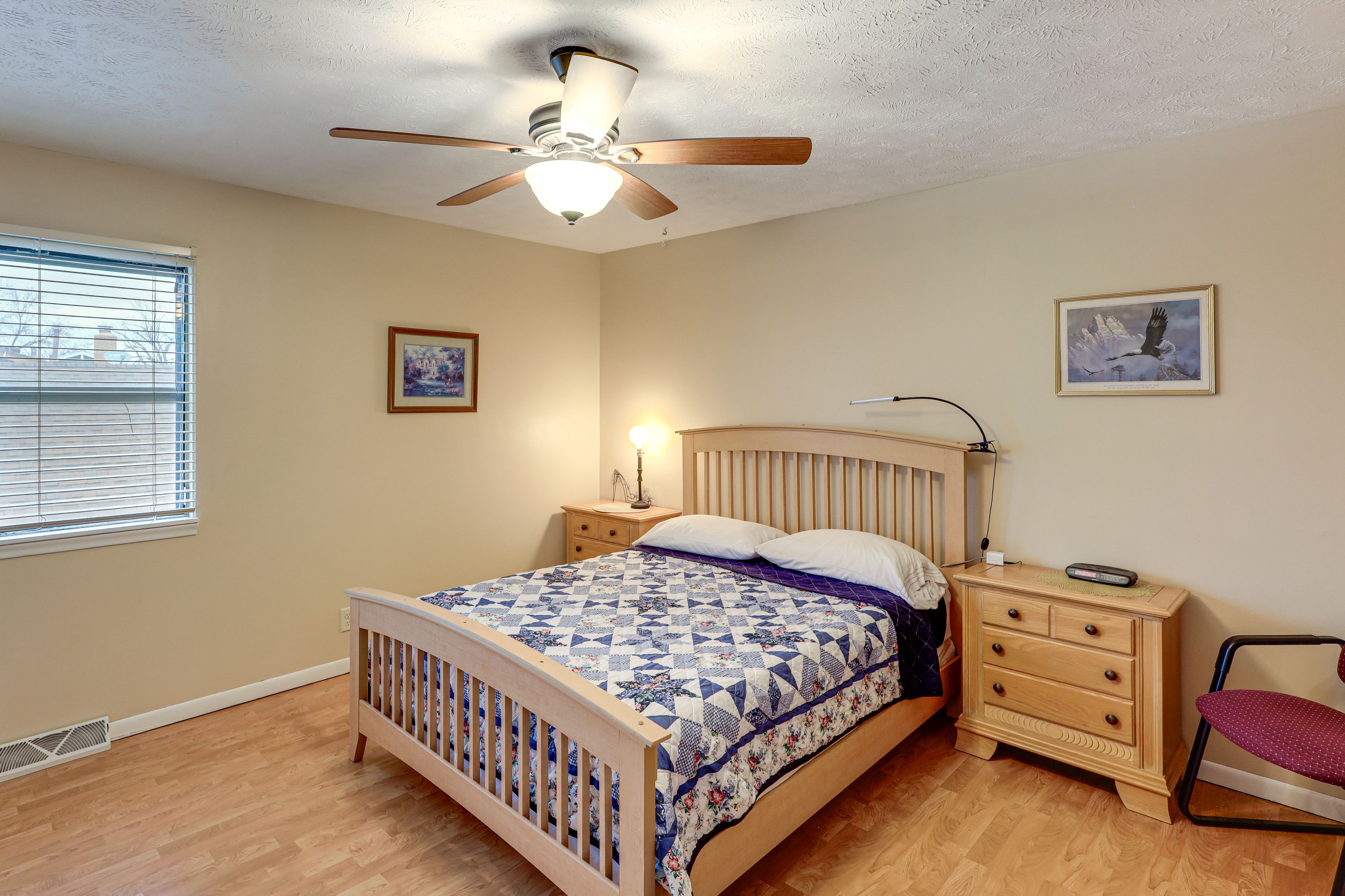 Bedroom 1 | Queen Bed | Upper Level