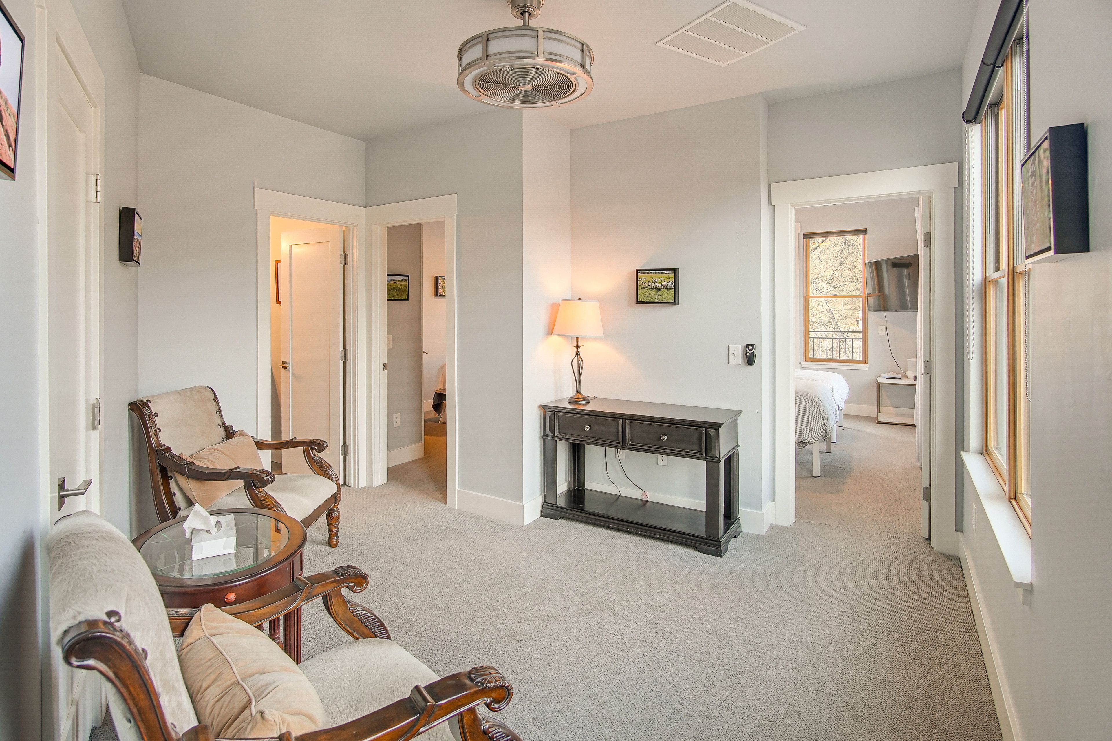 Sitting Area | Upper Level