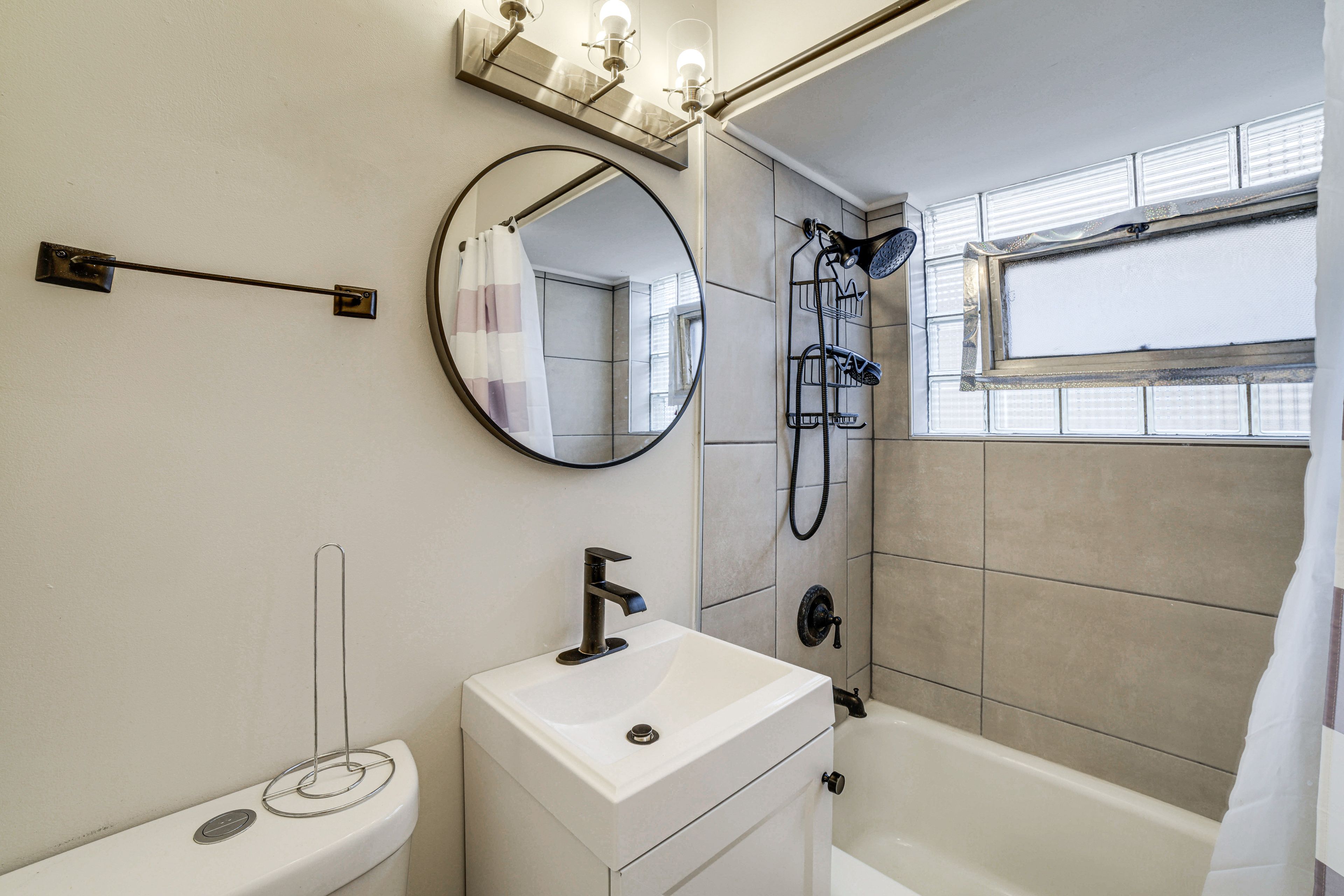 Full Bathroom | Main Level