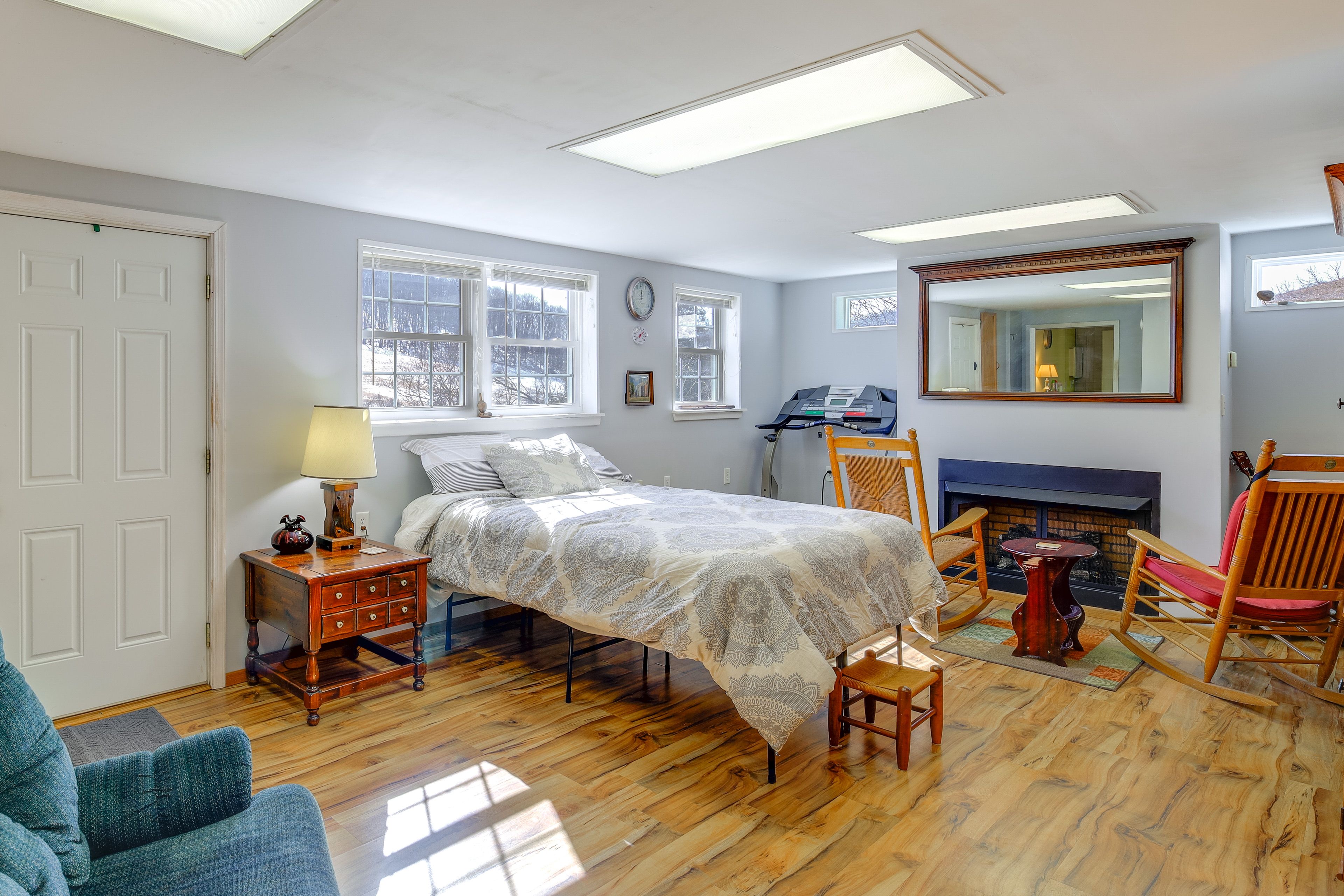 Bedroom 1 | Queen Bed