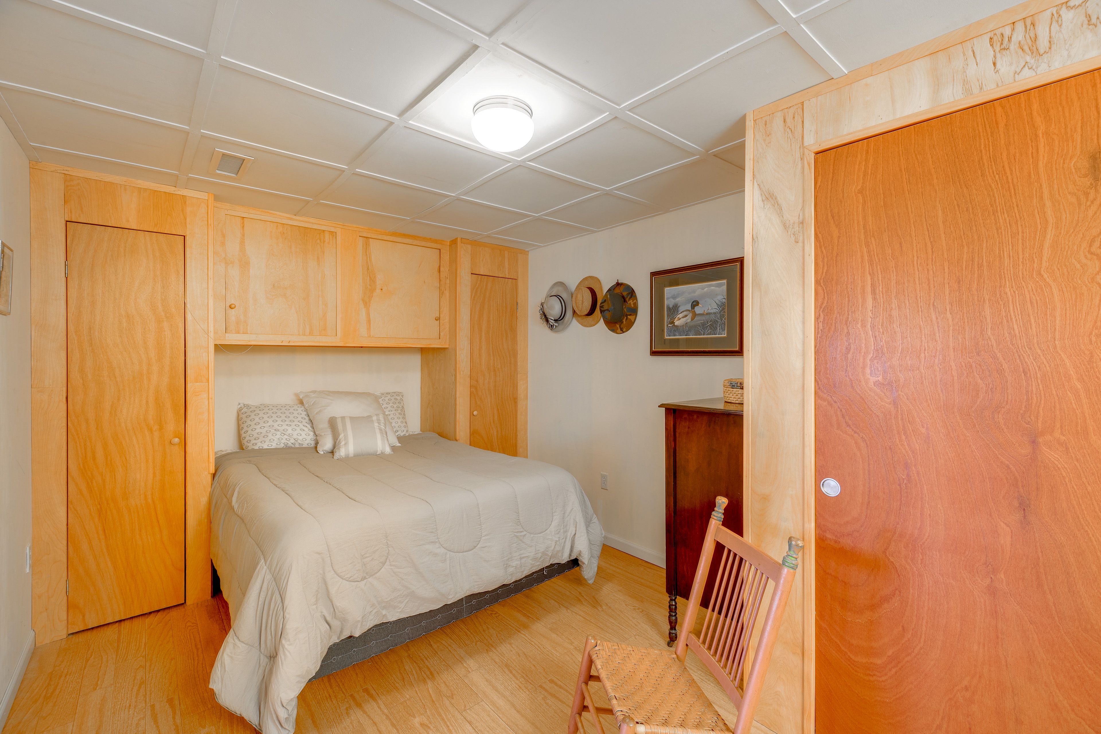 Bedroom 2 | Queen Bed | Full Bathroom in Bedroom