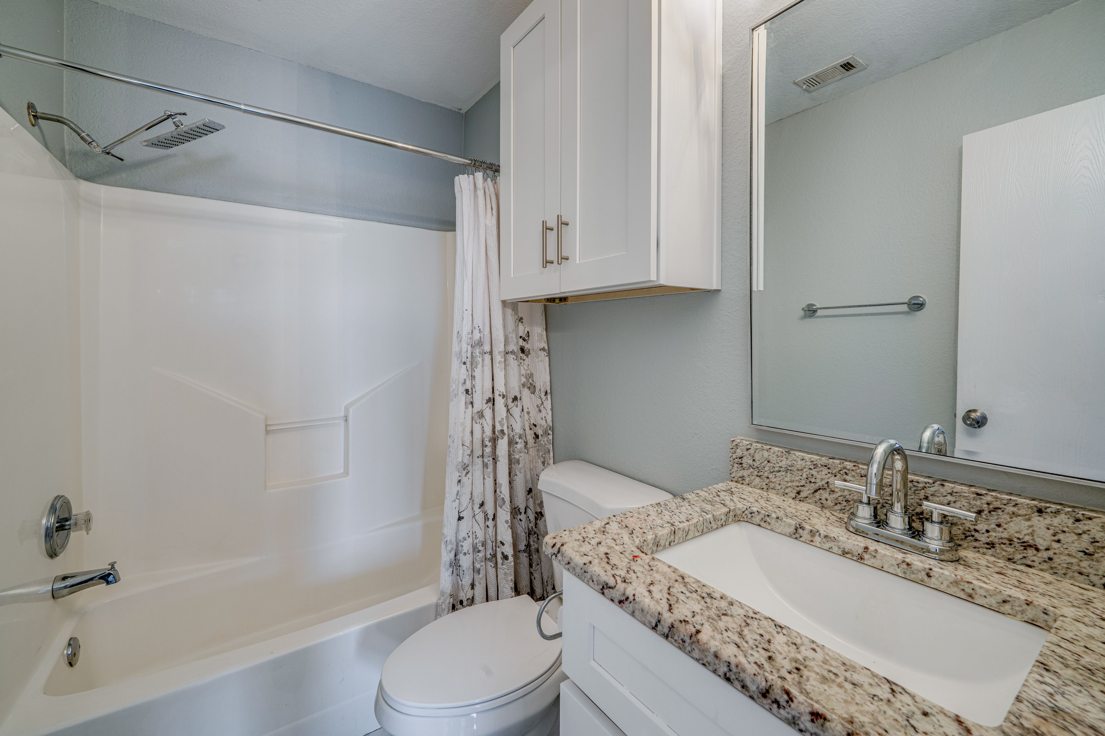 Bathroom | 2nd Floor