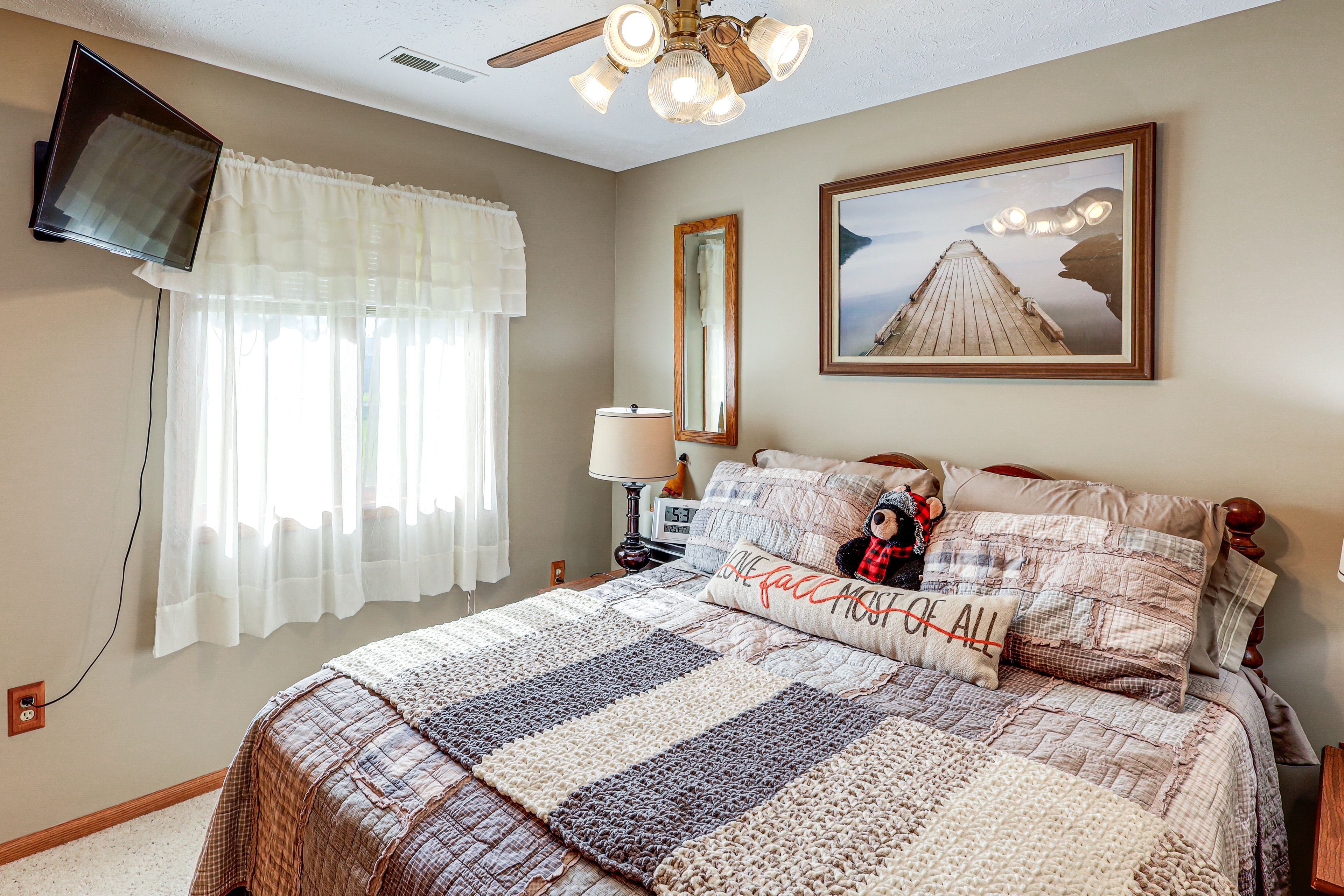 Bedroom 2 | Queen Bed