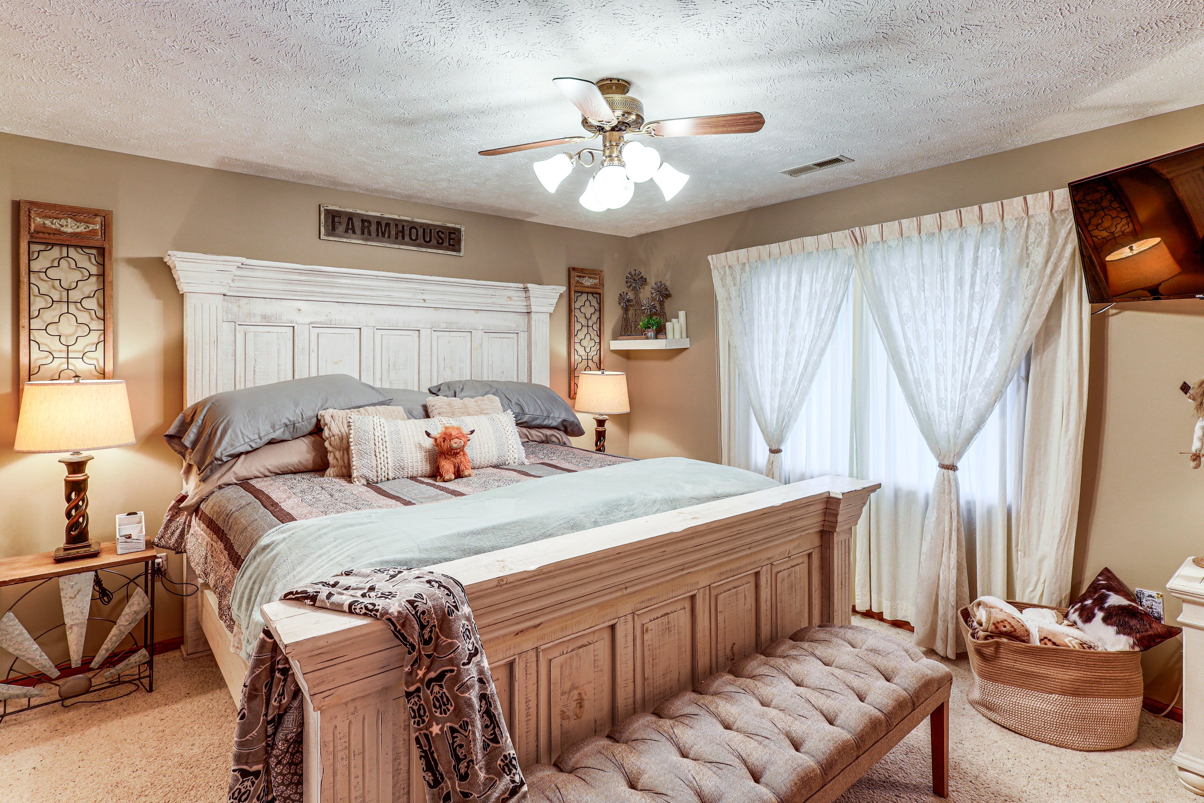 Bedroom 1 | King Bed