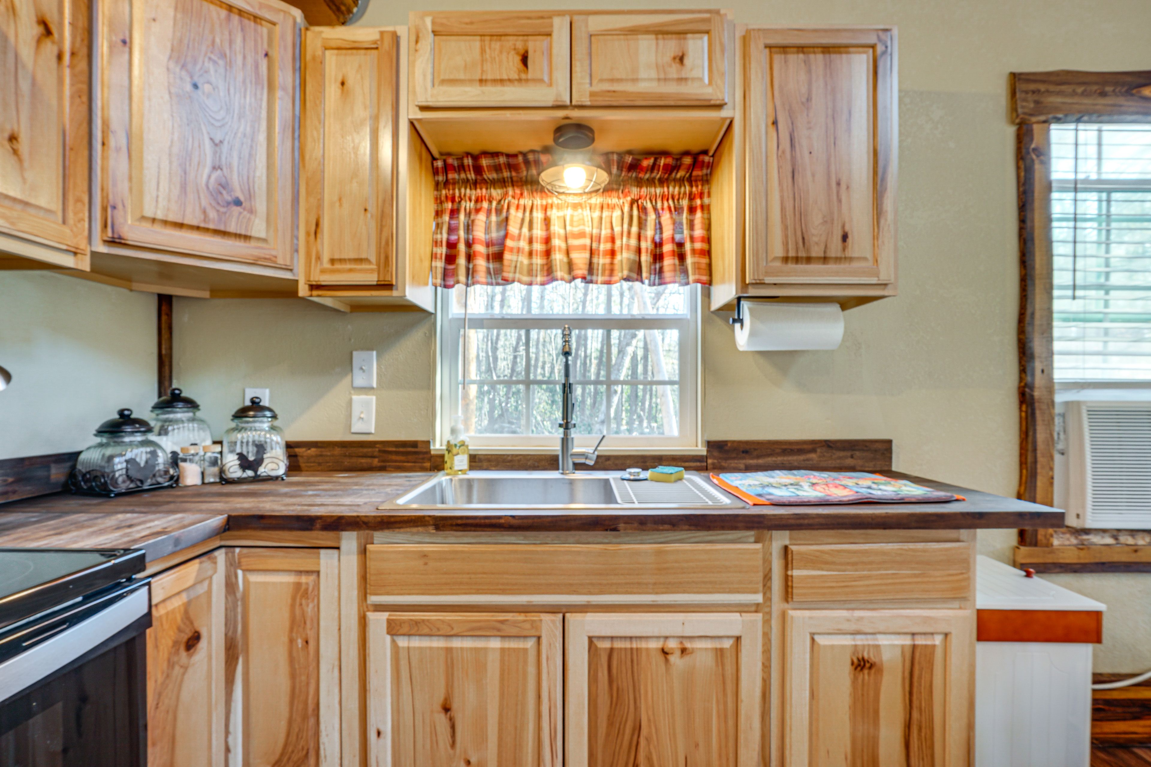 Kitchen | Main Level