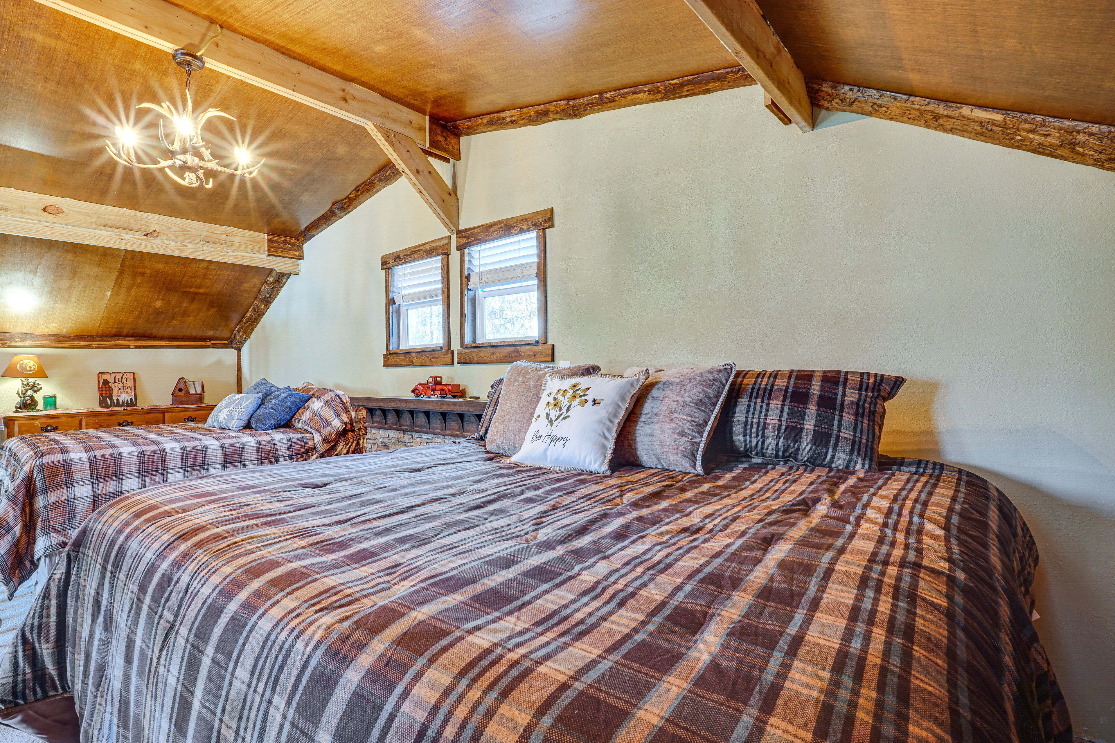 Bedroom 2 (Loft) | King Bed | Queen Bed | Upper Level