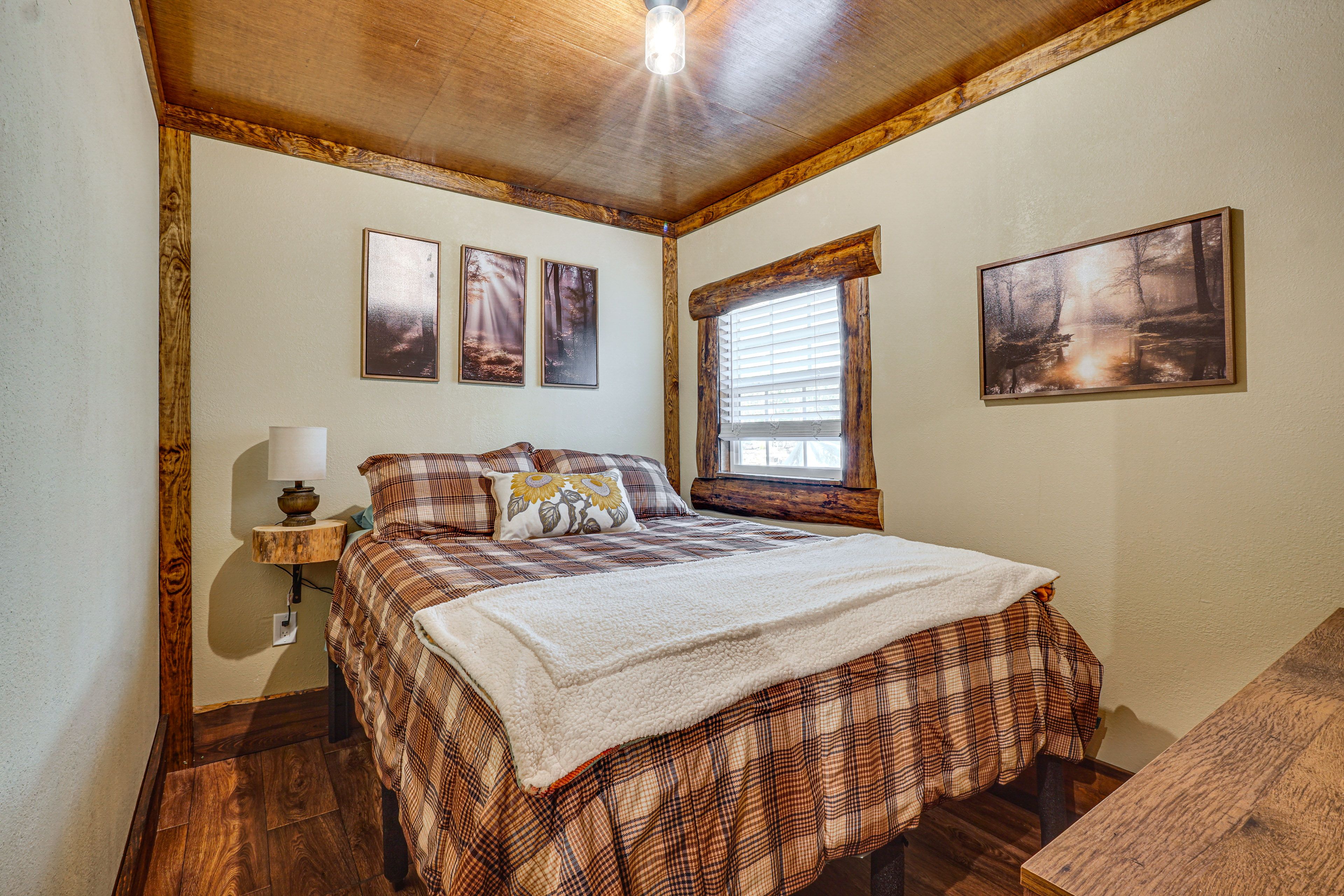 Bedroom 1 | Queen Bed | Main Level