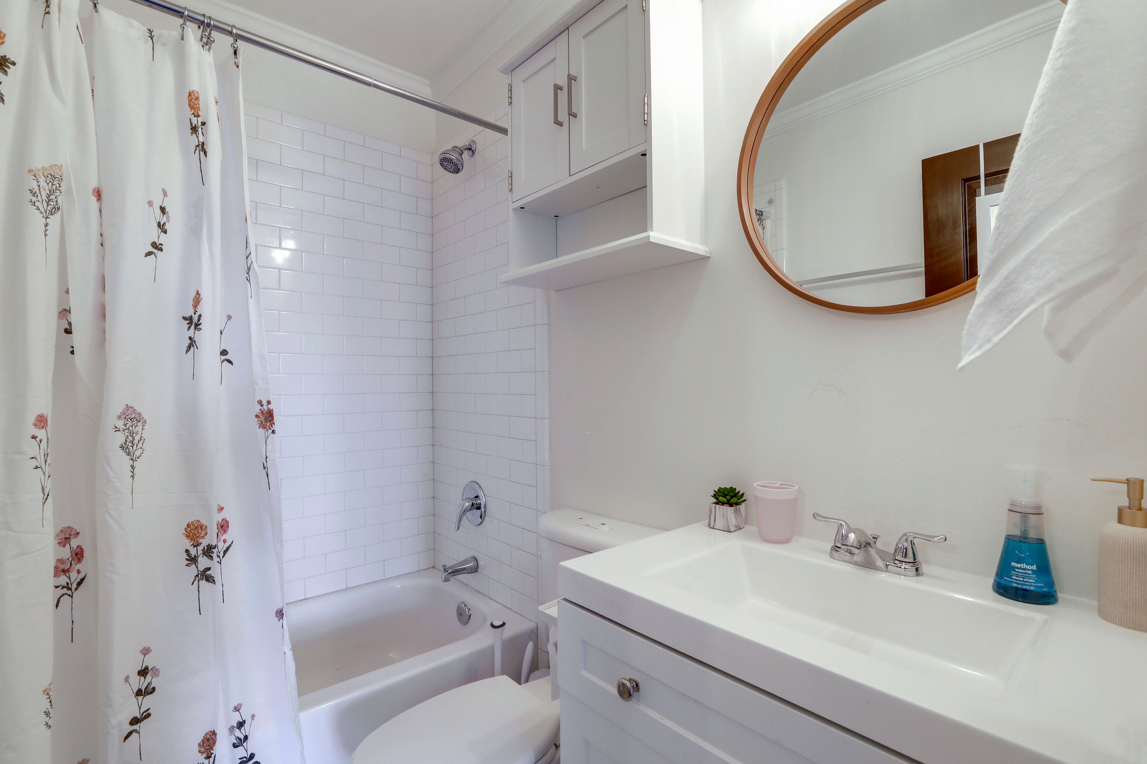 Bathroom | Main Floor