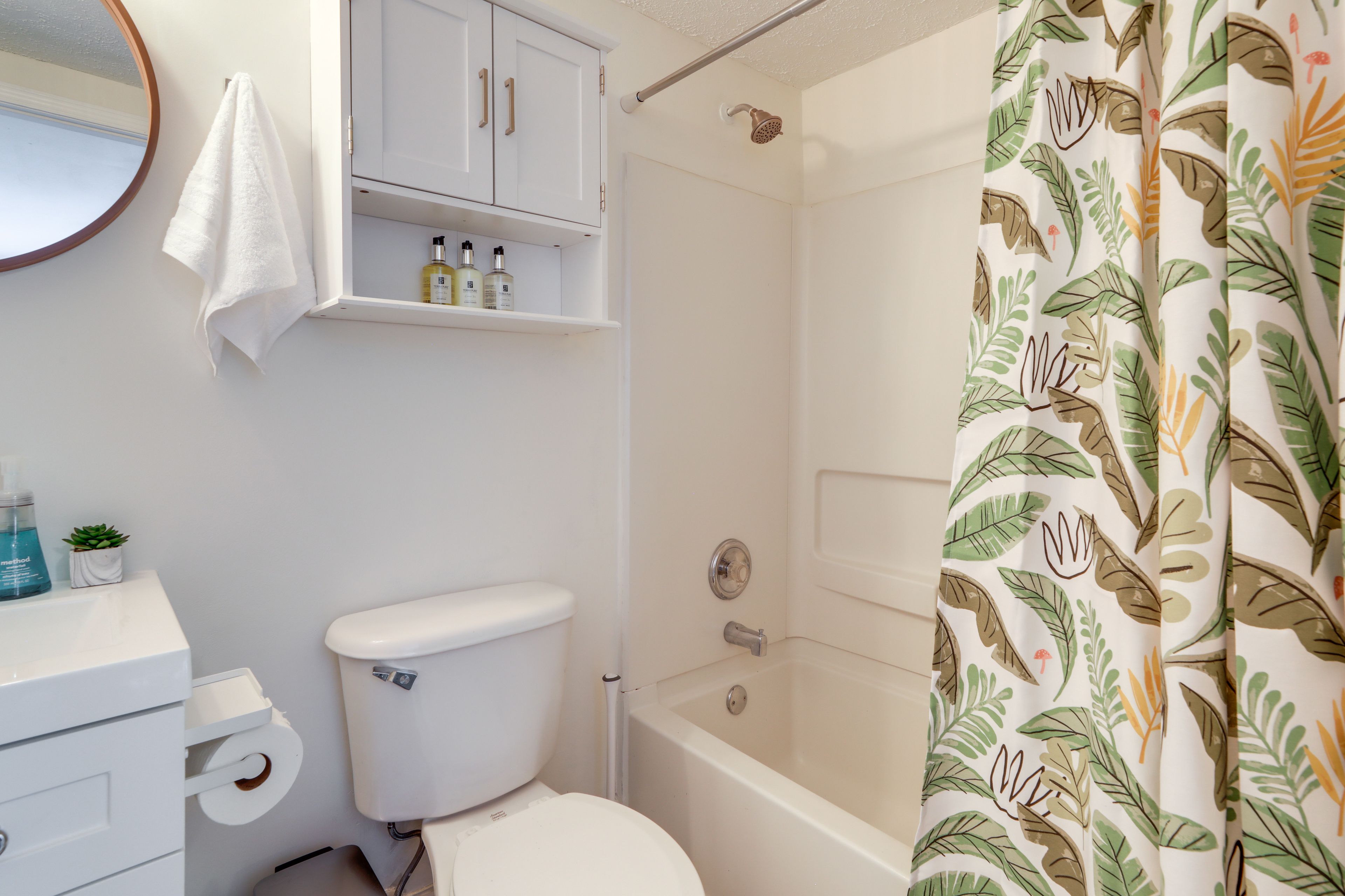 Bathroom | Lower Floor