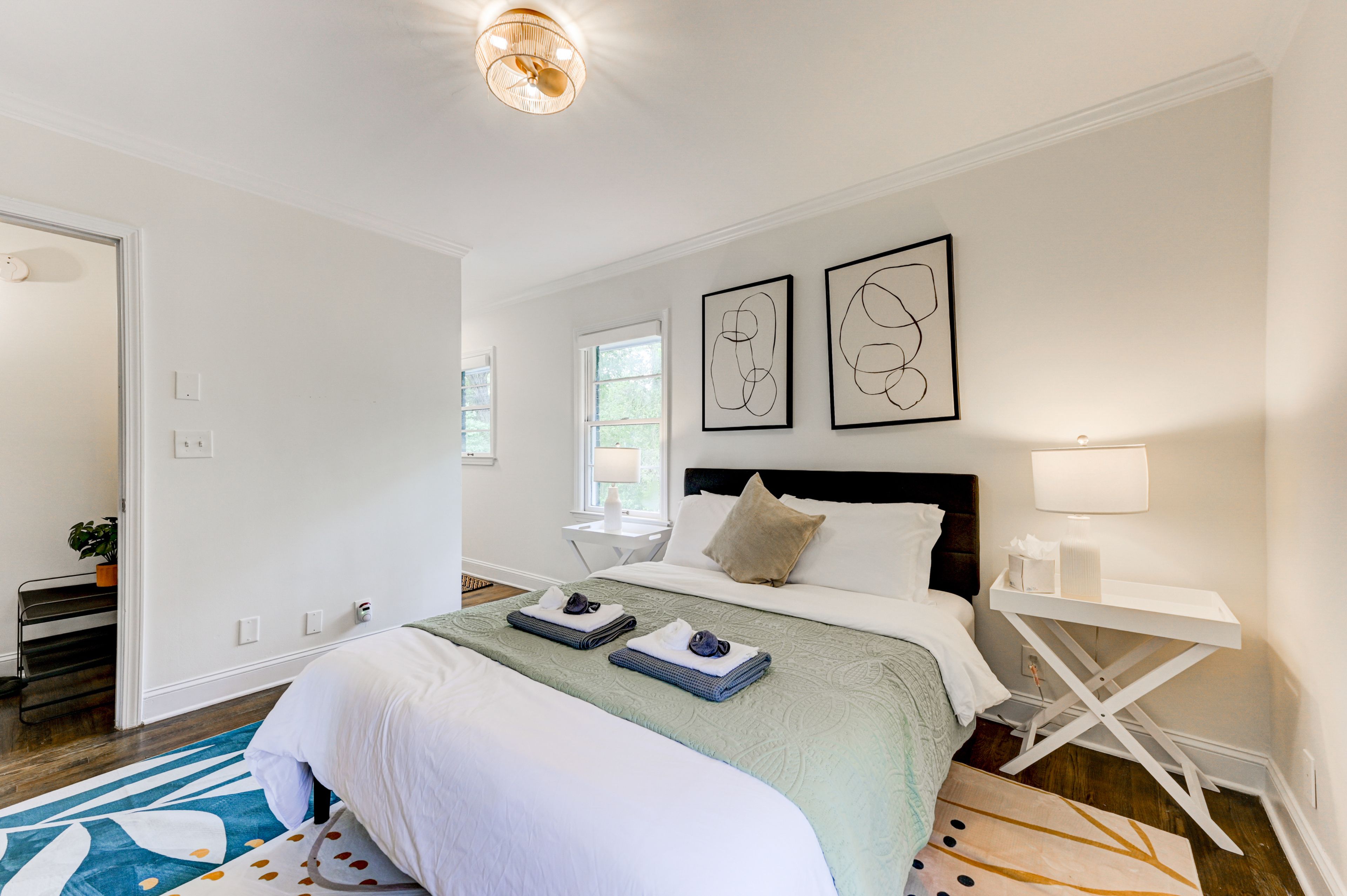 Bedroom 1 | Queen Bed