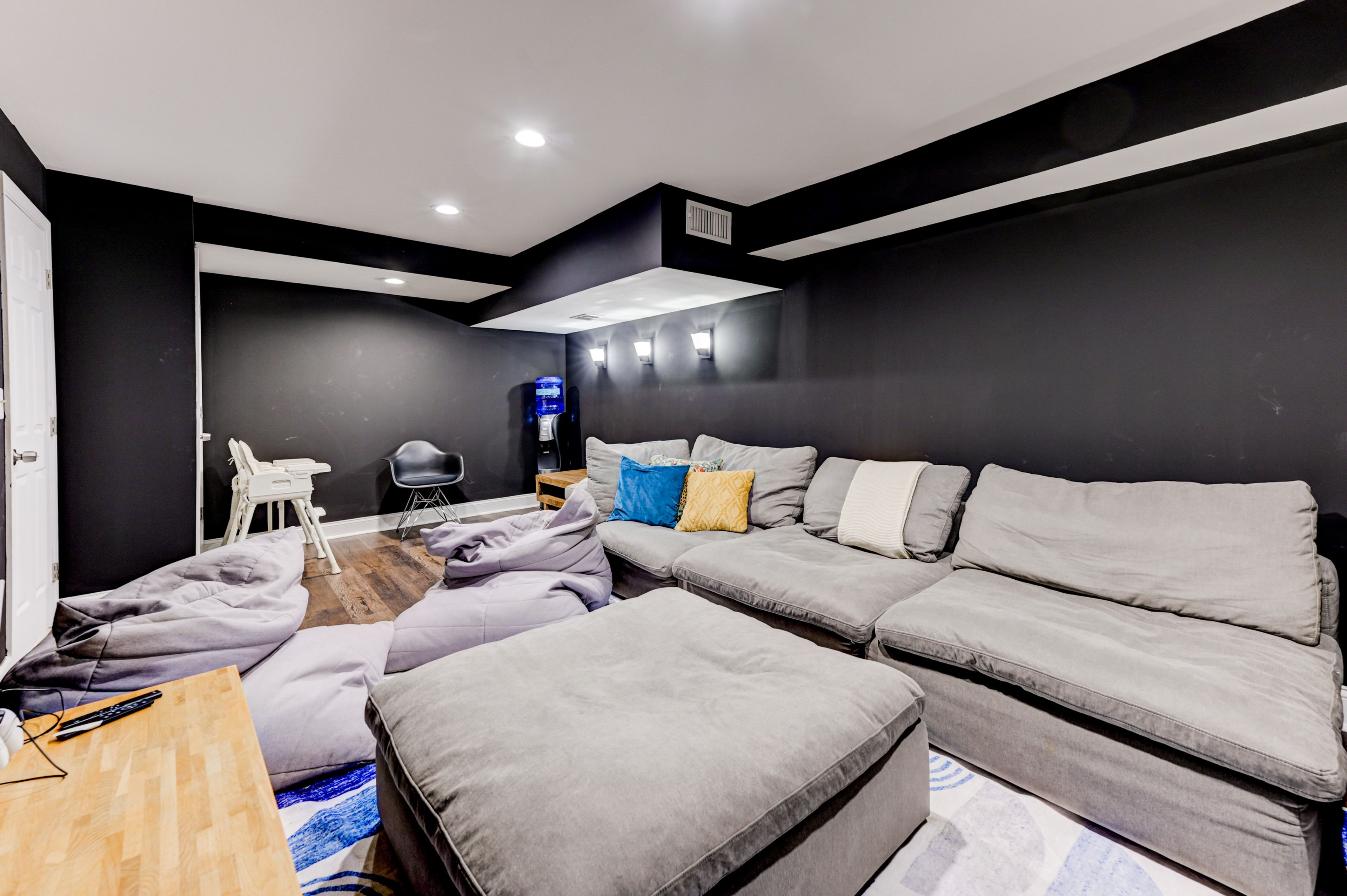 Lower-Floor Lounge | Smart TV