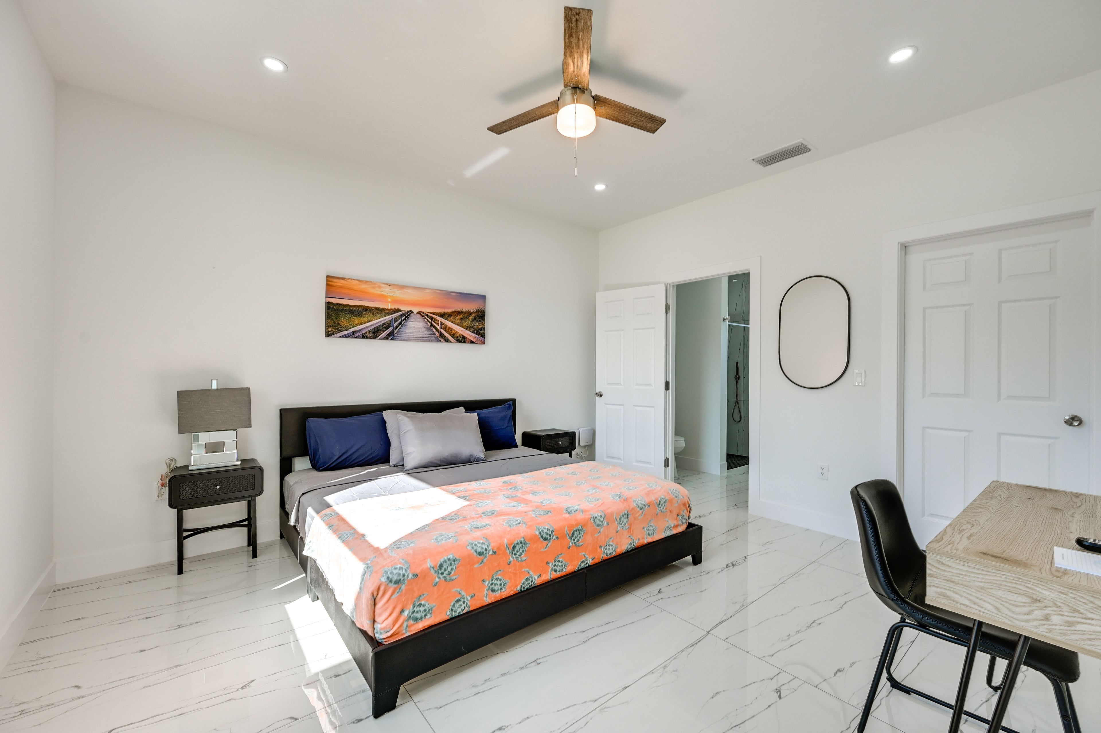 Bedroom 1 | King Bed