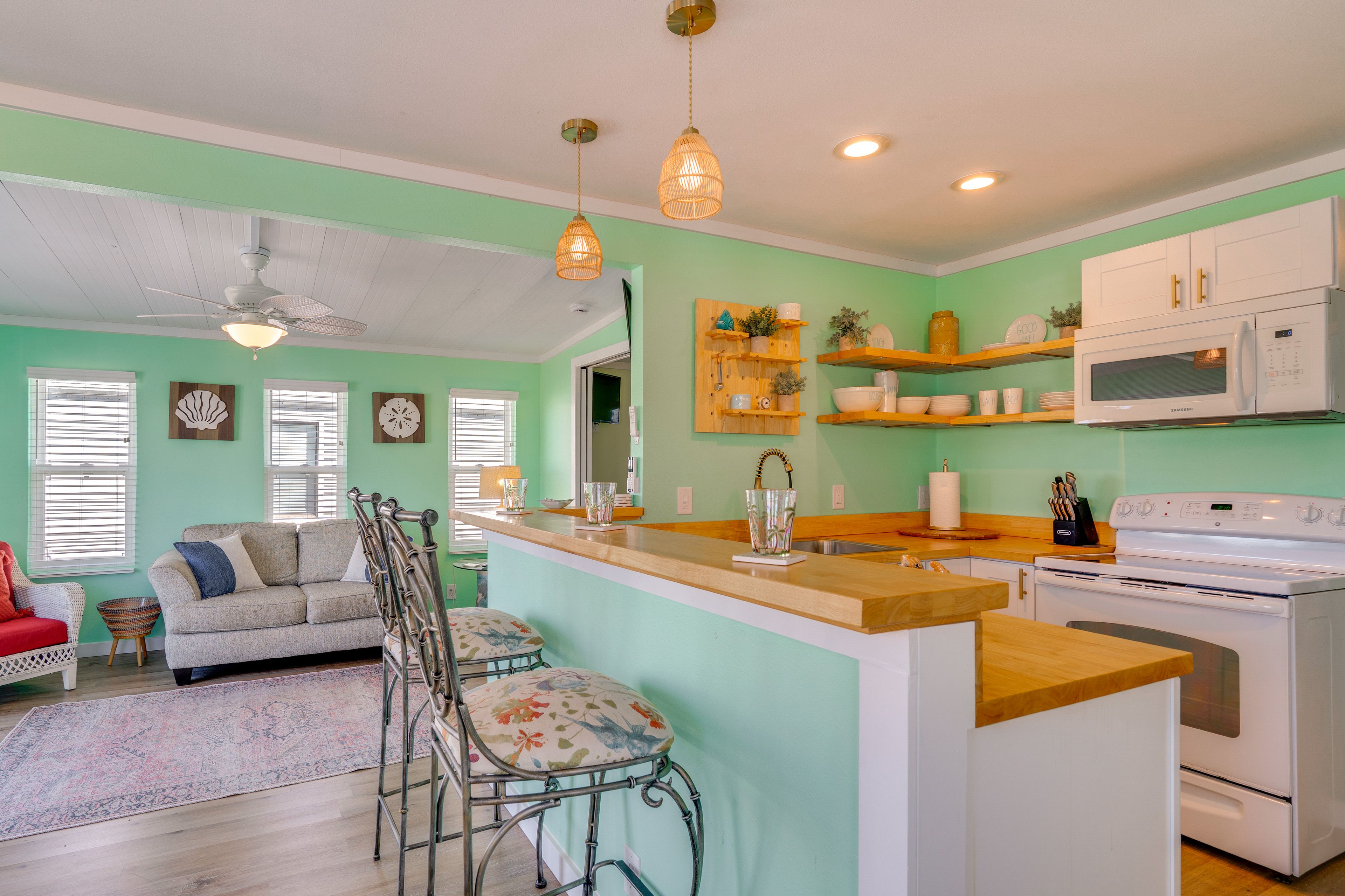 Kitchen | Dual Drip/Keurig Coffee Maker