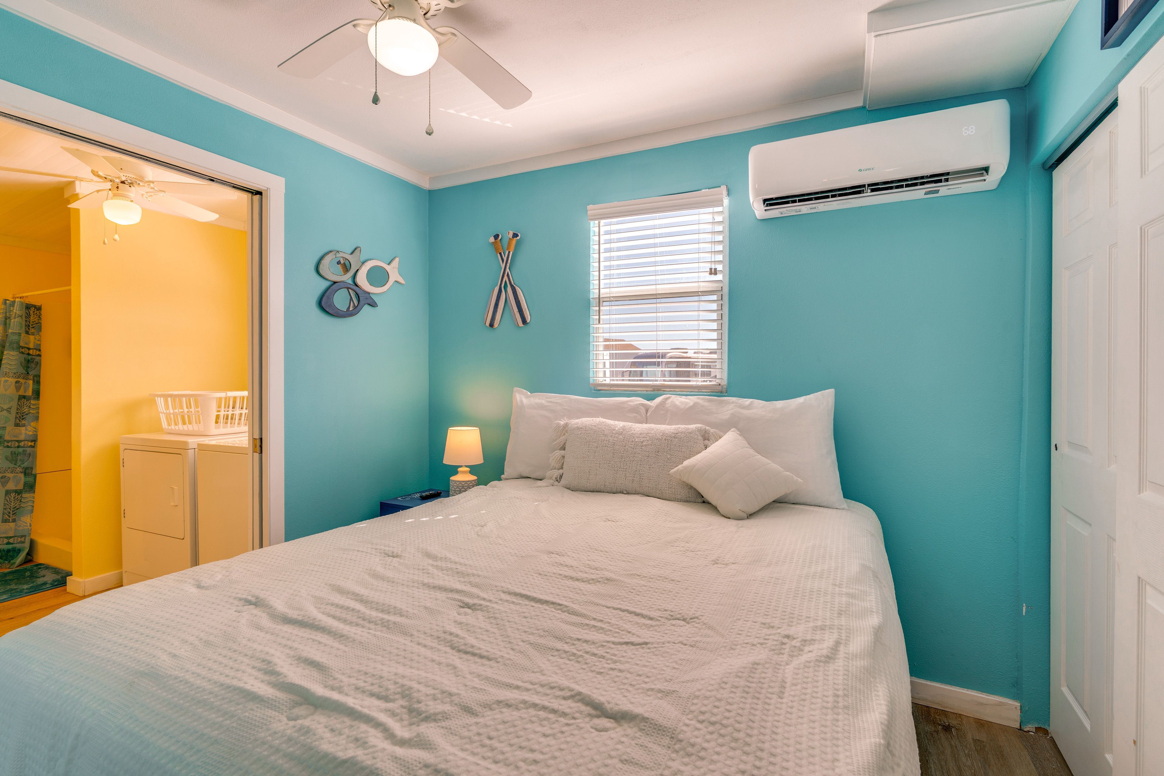 Bedroom 1 | Queen Bed