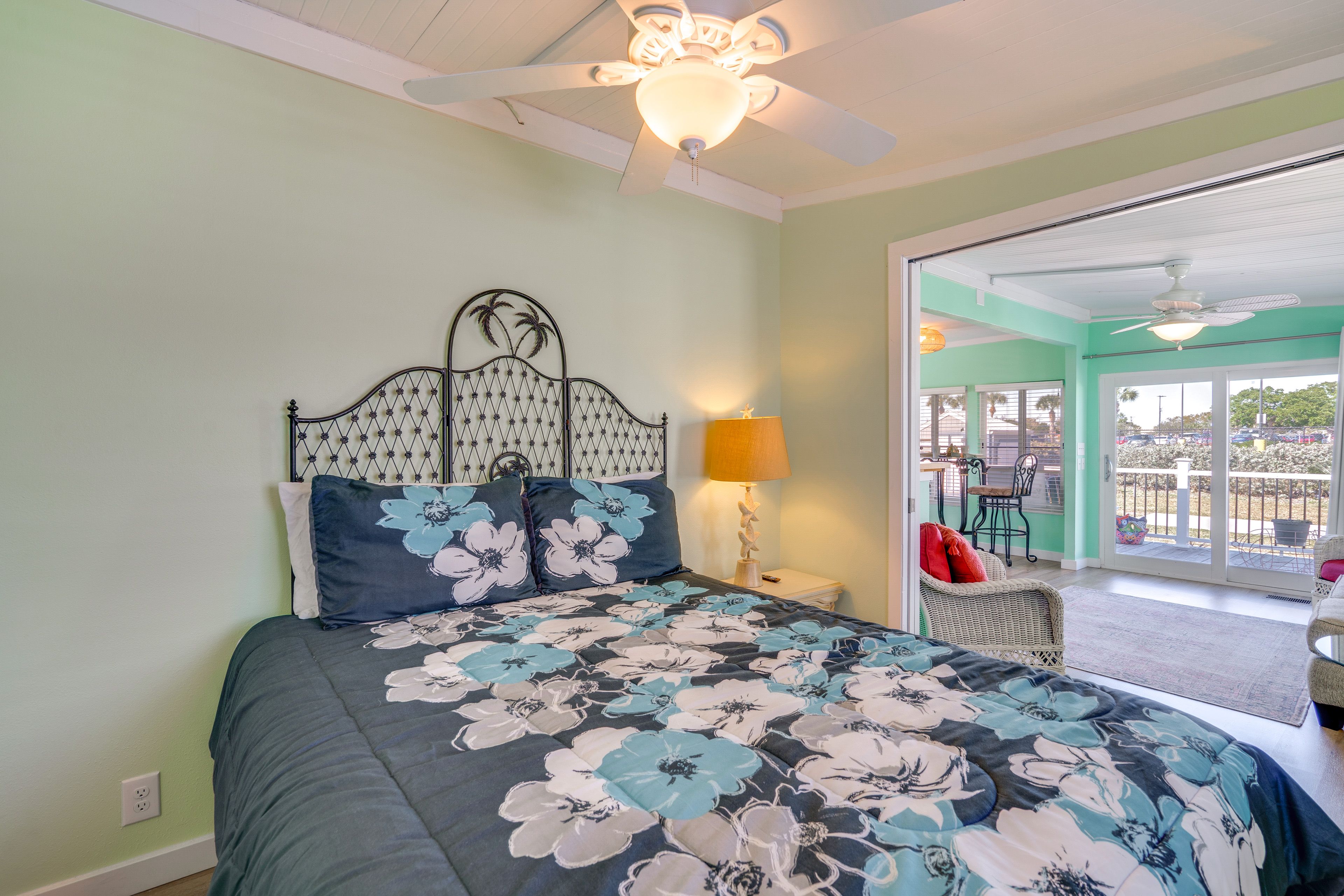 Bedroom 2 | Queen Bed