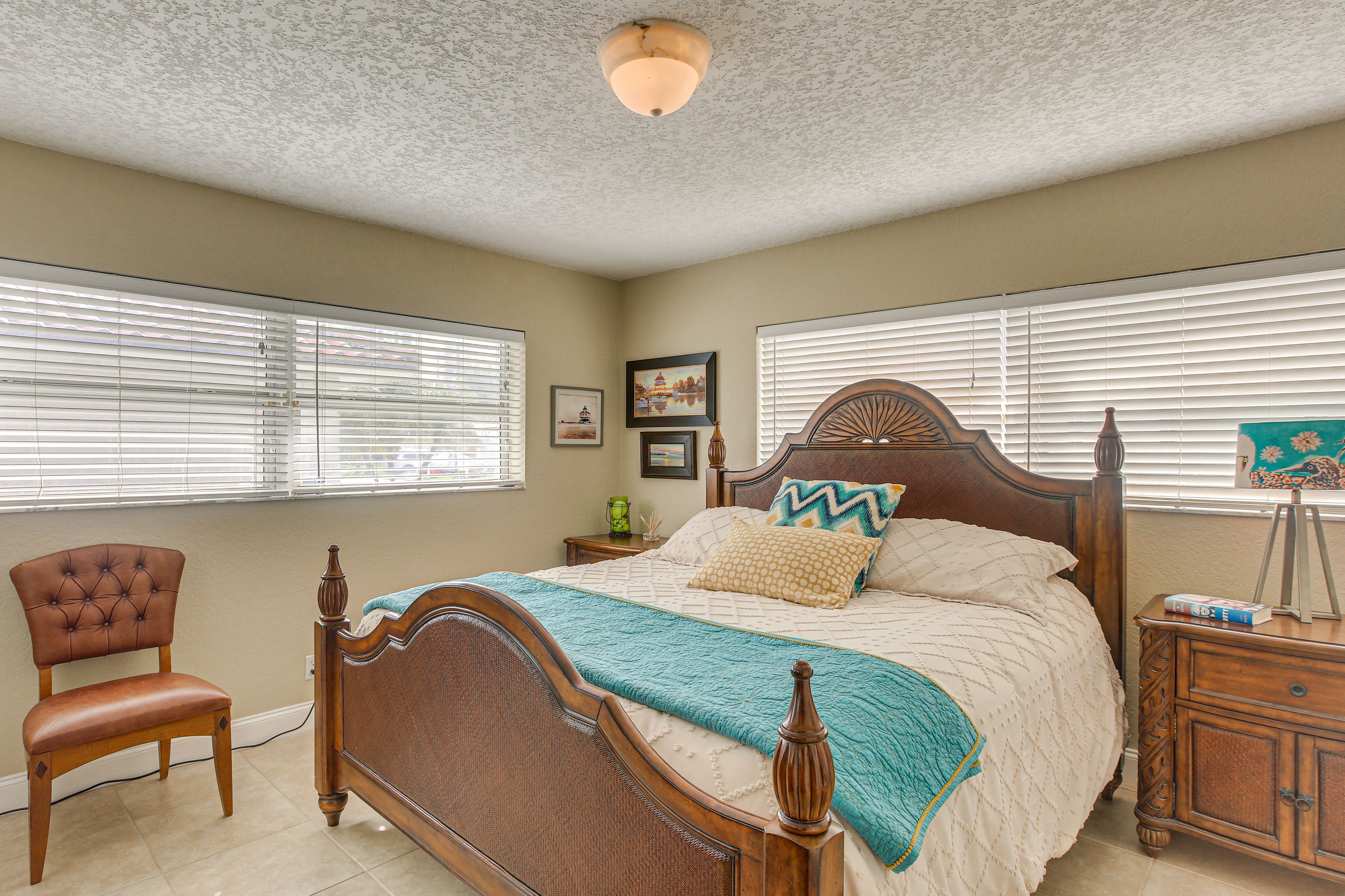 Bedroom 1 | King Bed