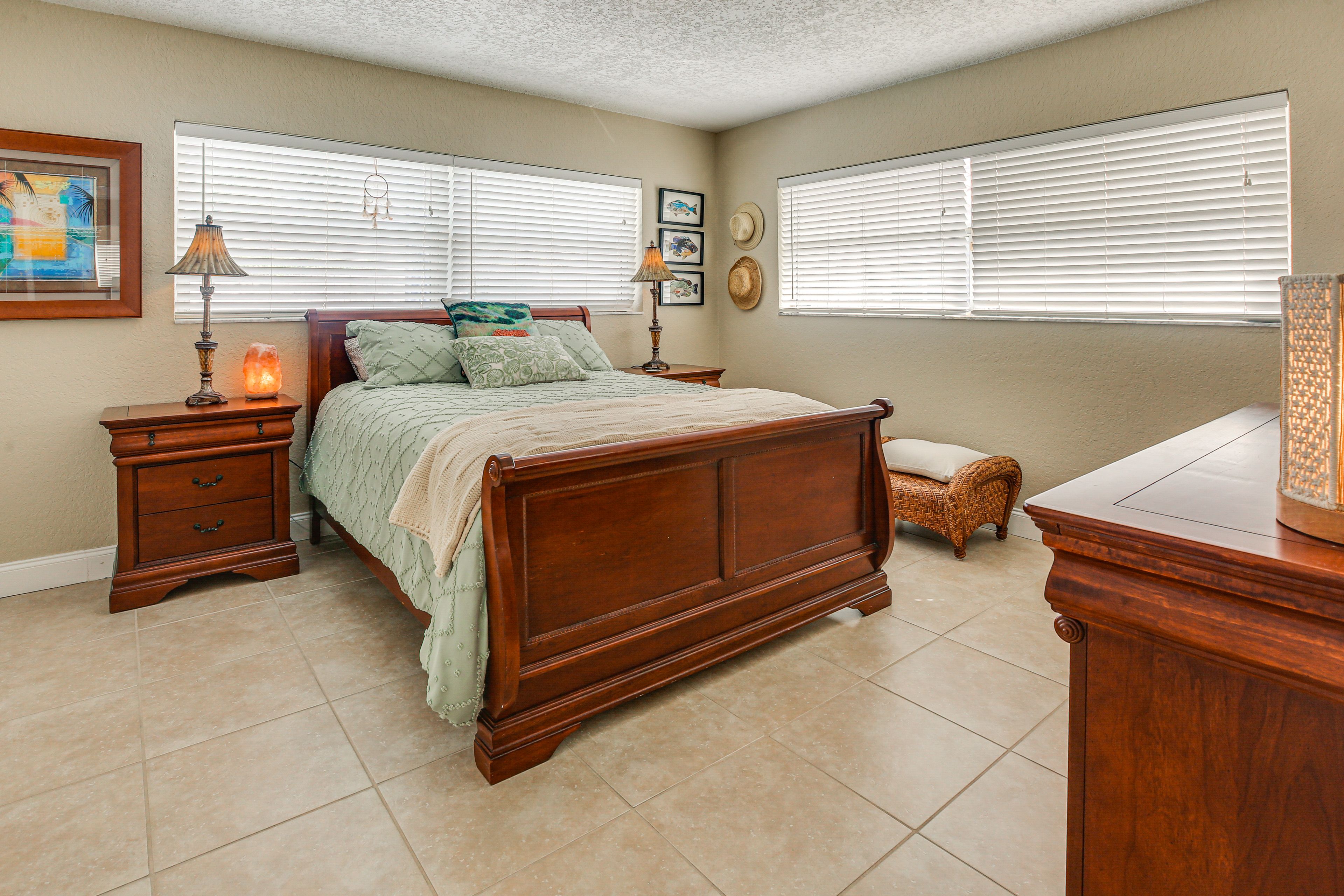 Bedroom 2 | Queen Bed