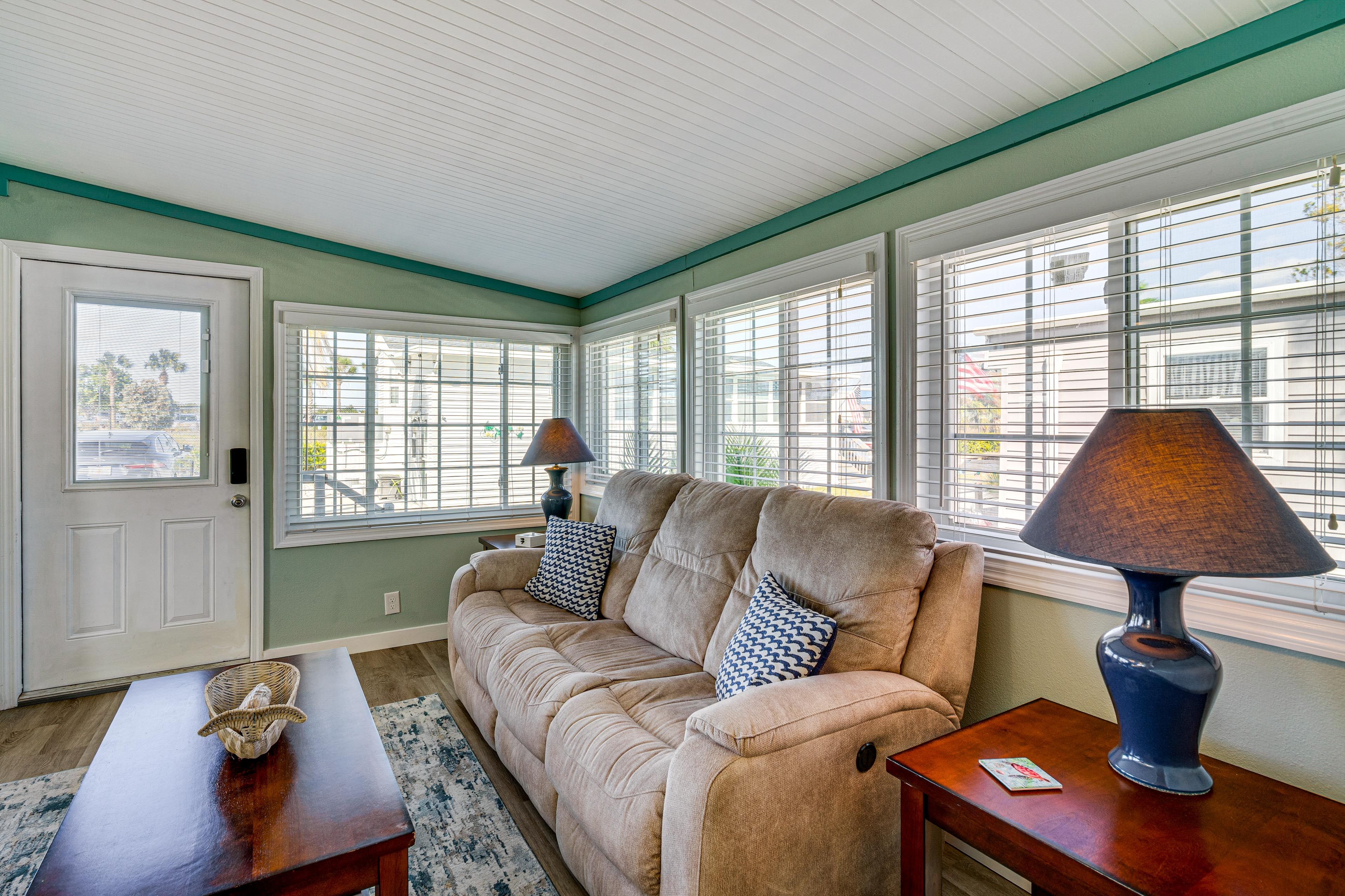 Living Room | Free WiFi