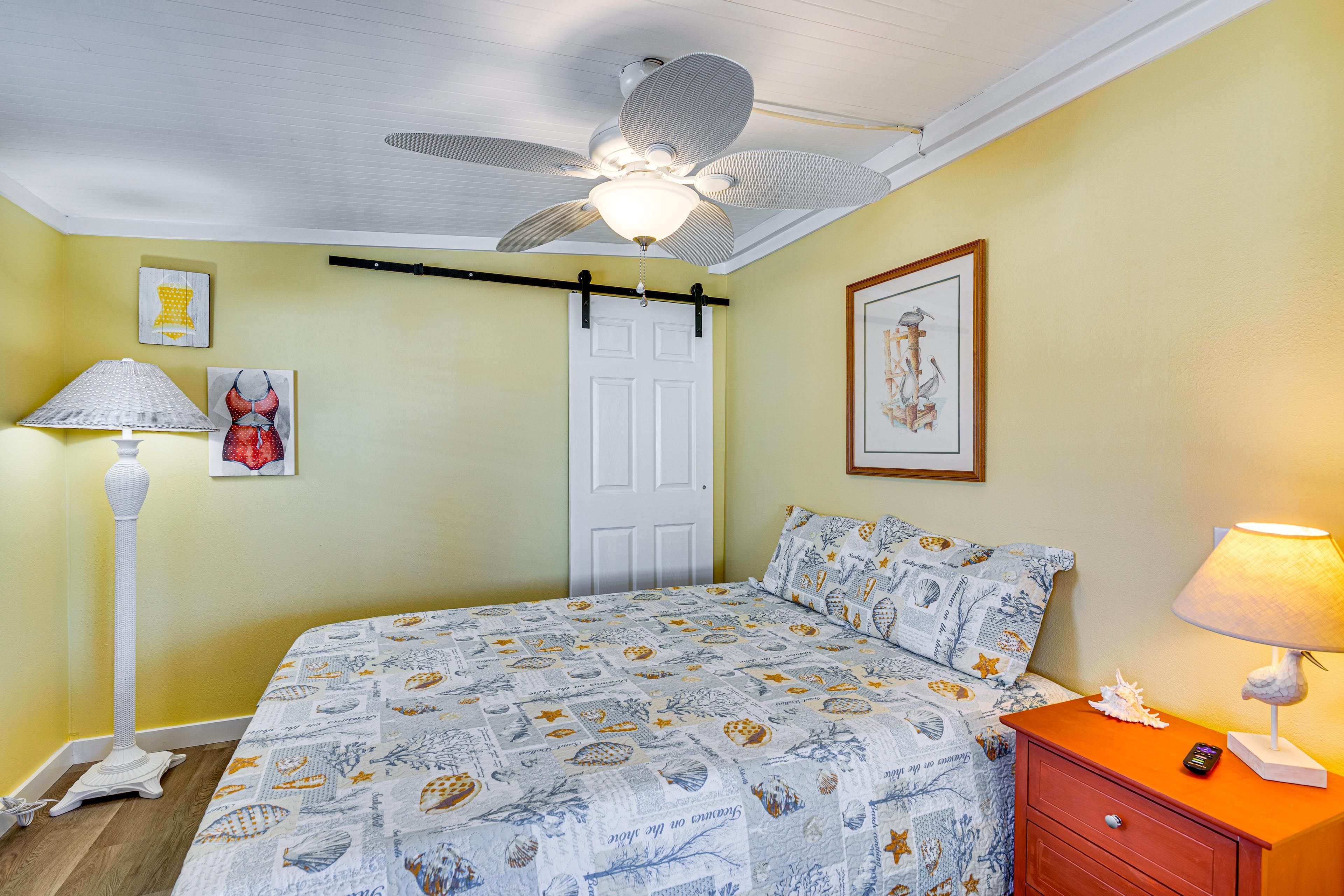 Bedroom 2 | Queen Bed