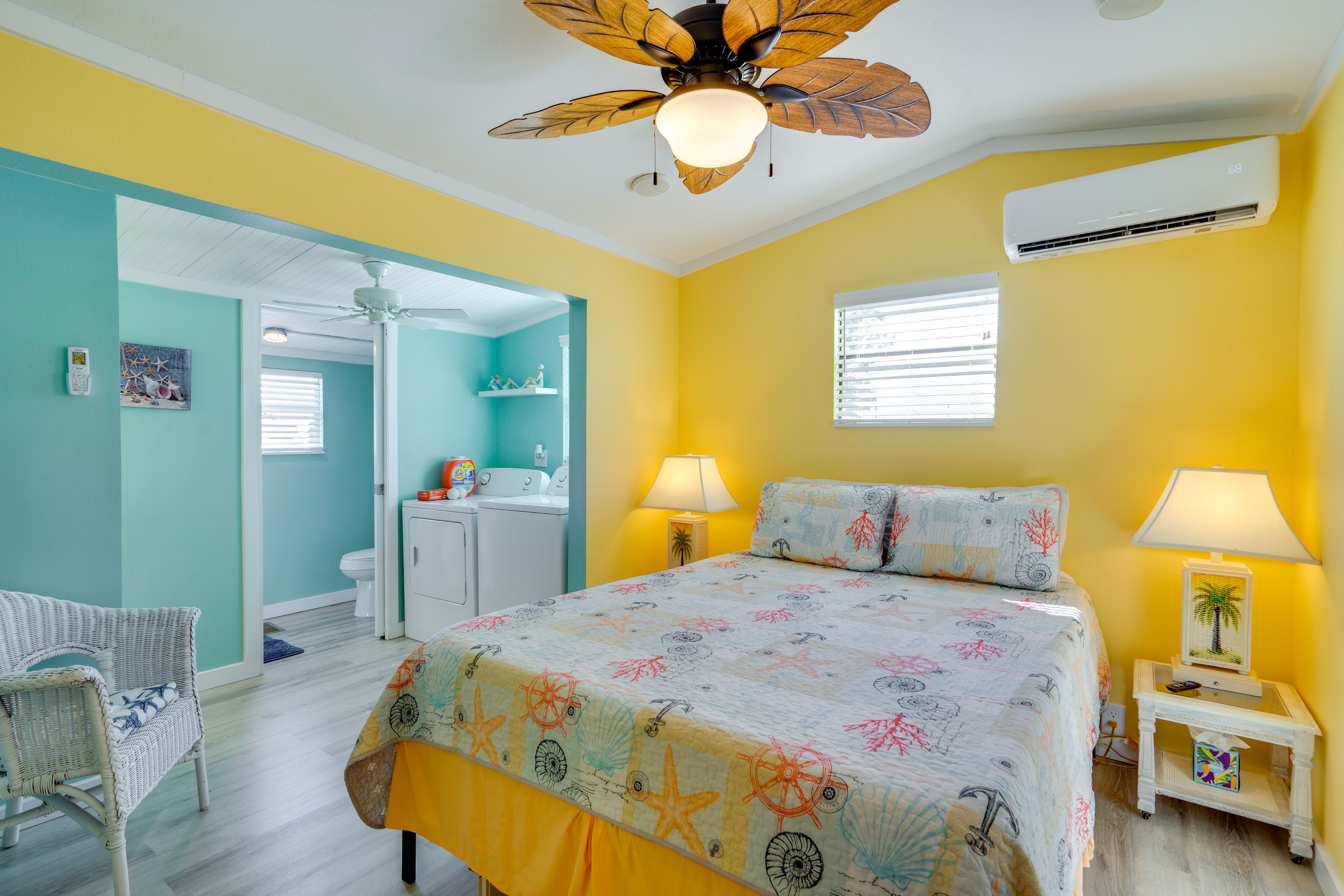 Bedroom 1 | Queen Bed