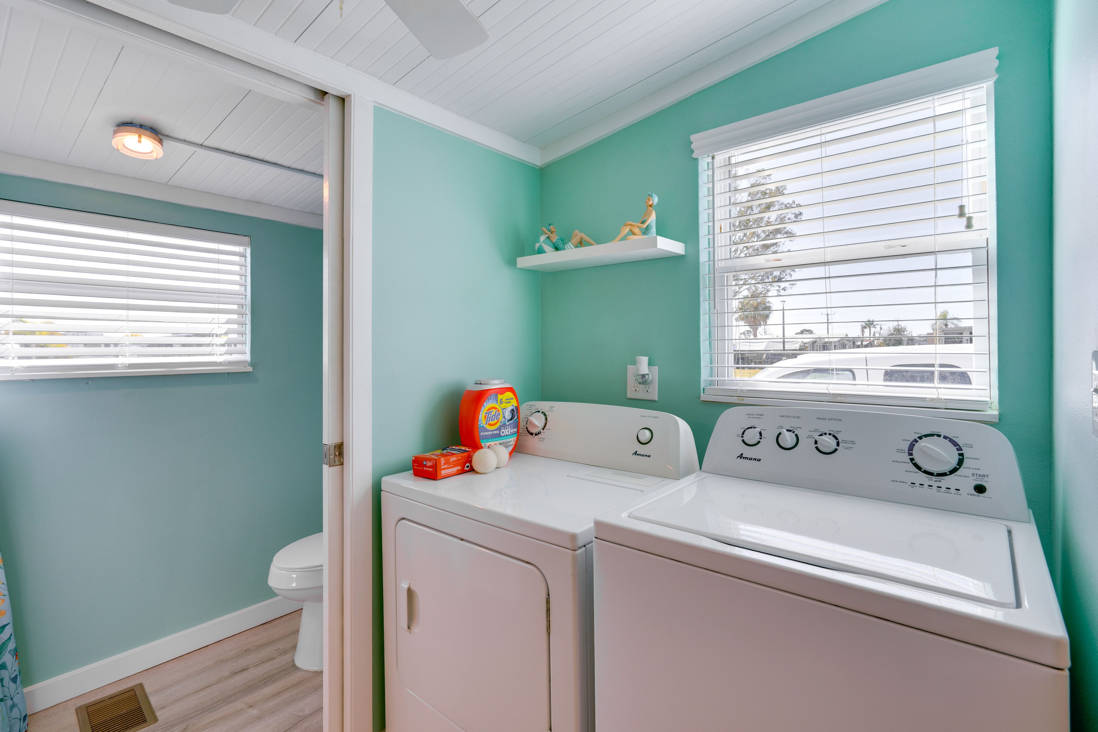 Full Bathroom | Washer & Dryer
