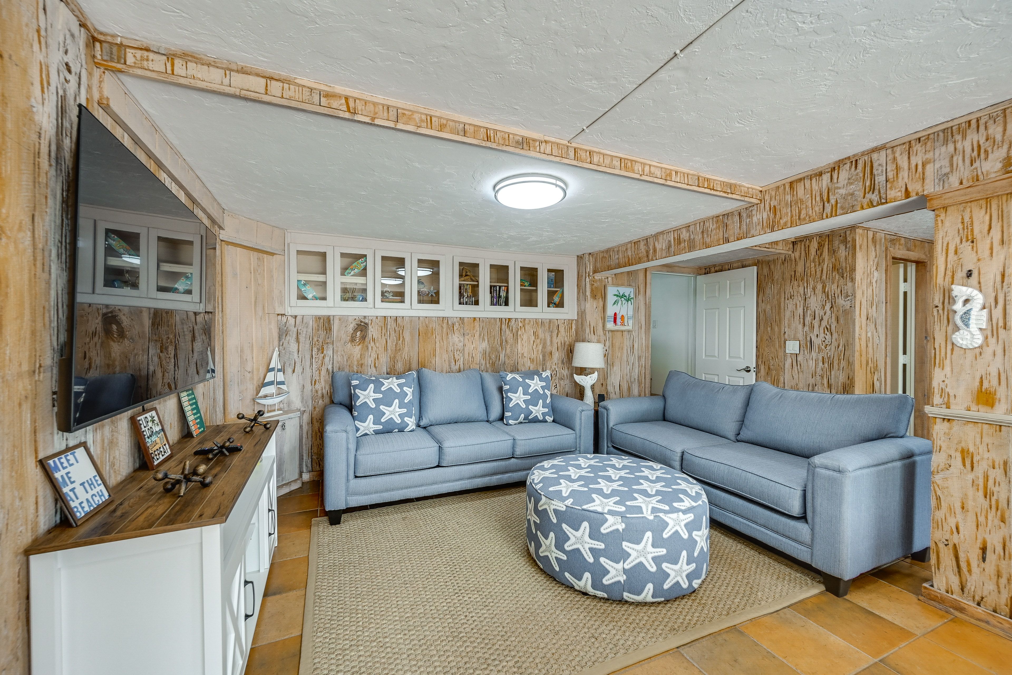 Game Room | Queen Sleeper Sofa | Queen Air Mattress