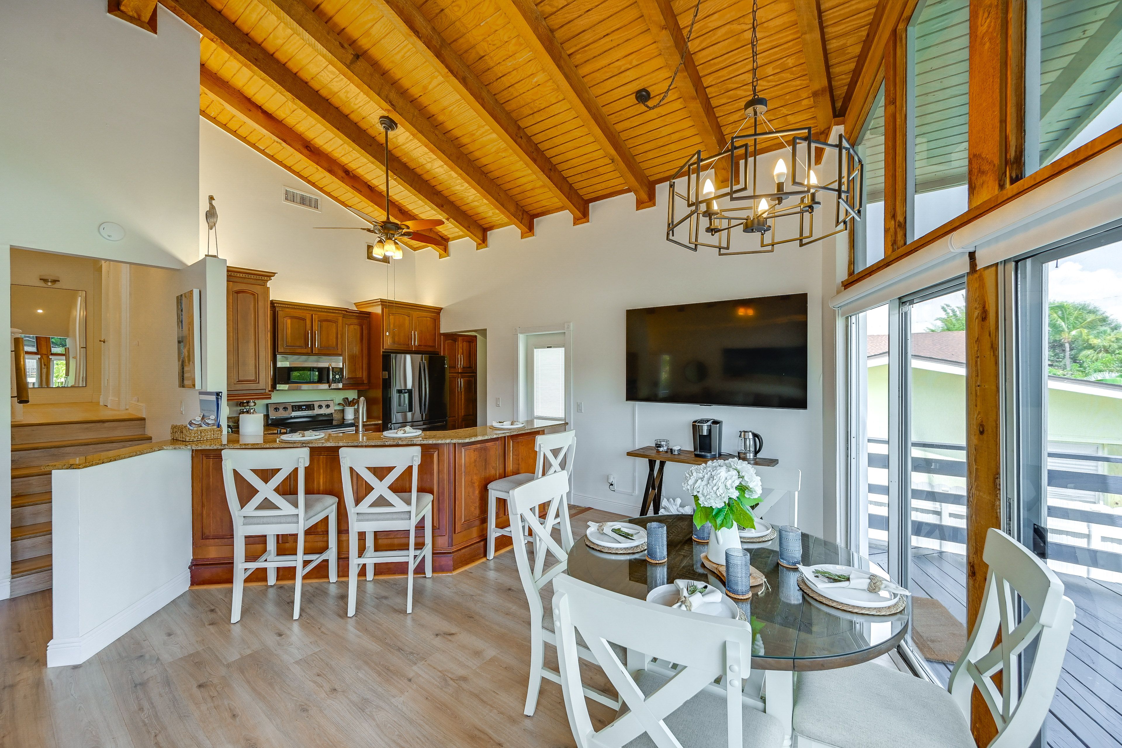 Kitchen | Main Level