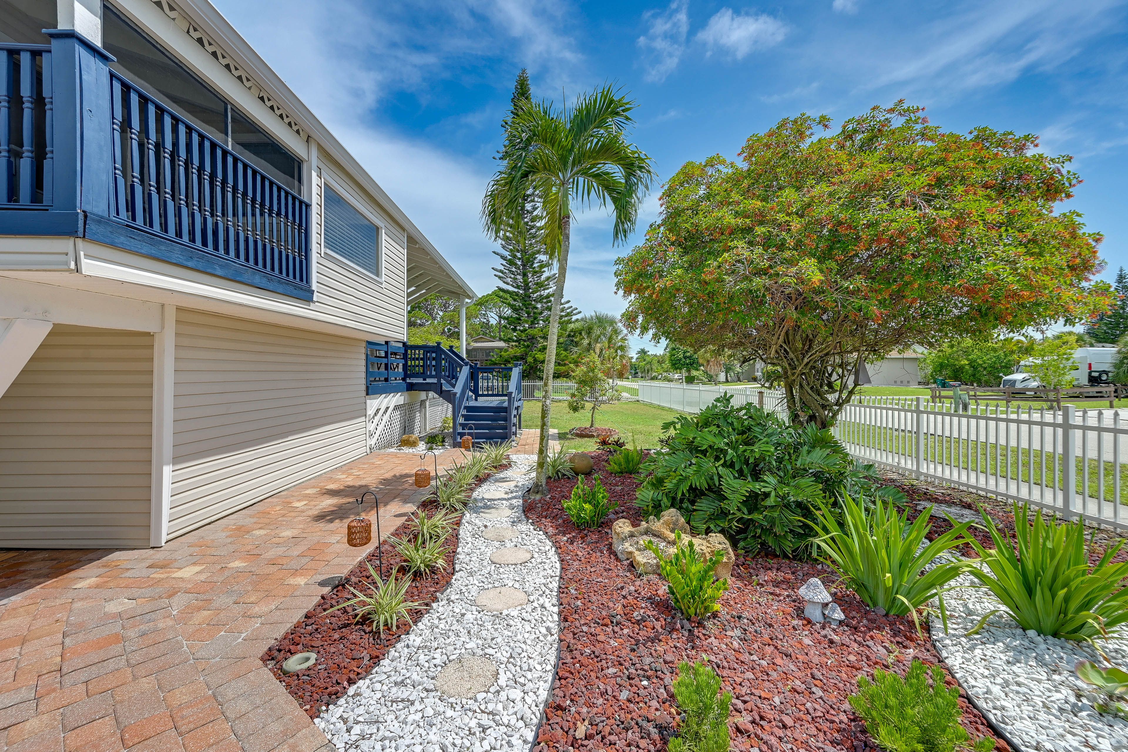 Exterior | Driveway (2 Vehicles)